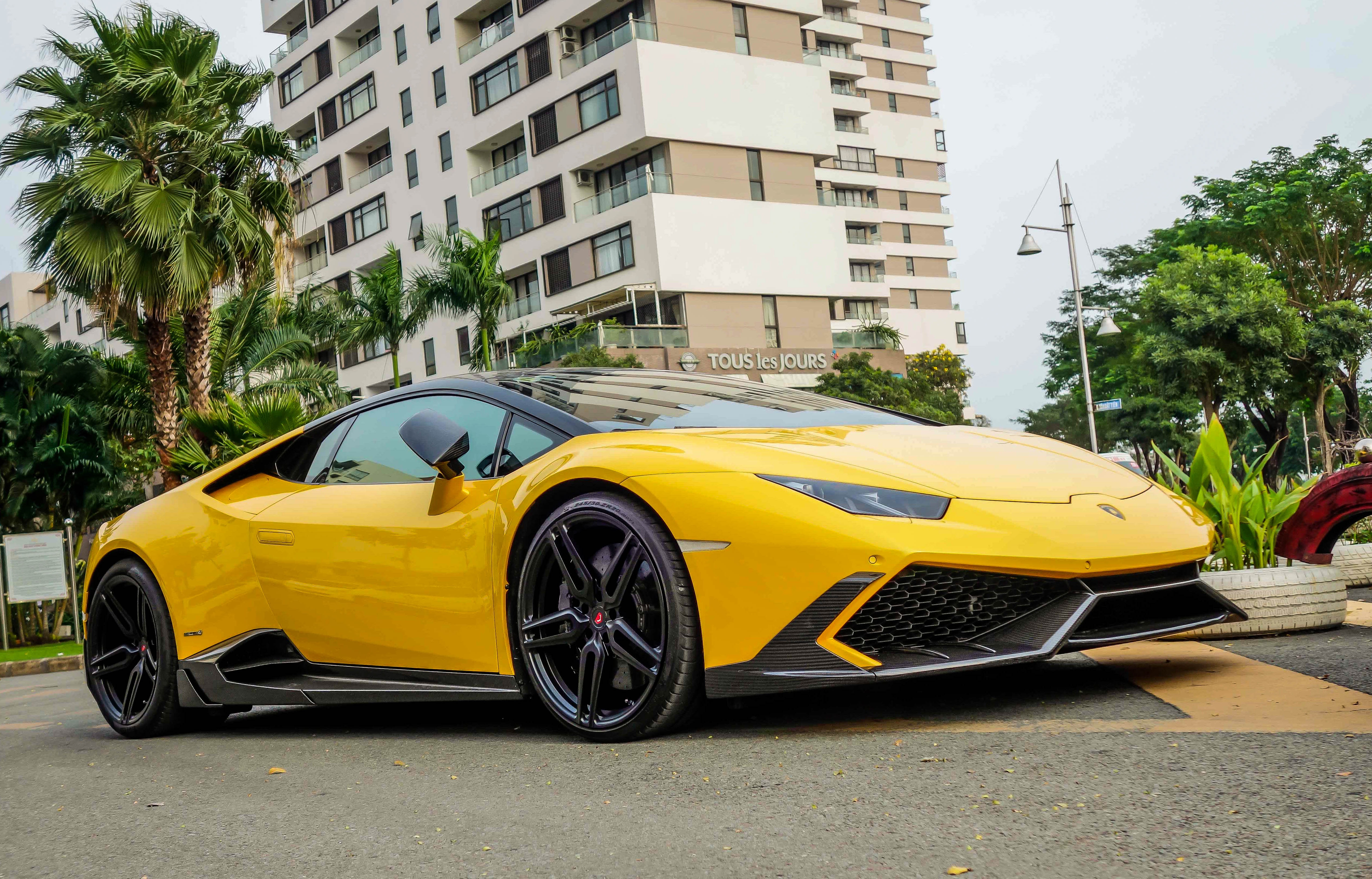 Huracan do cua Cuong Do La anh 1