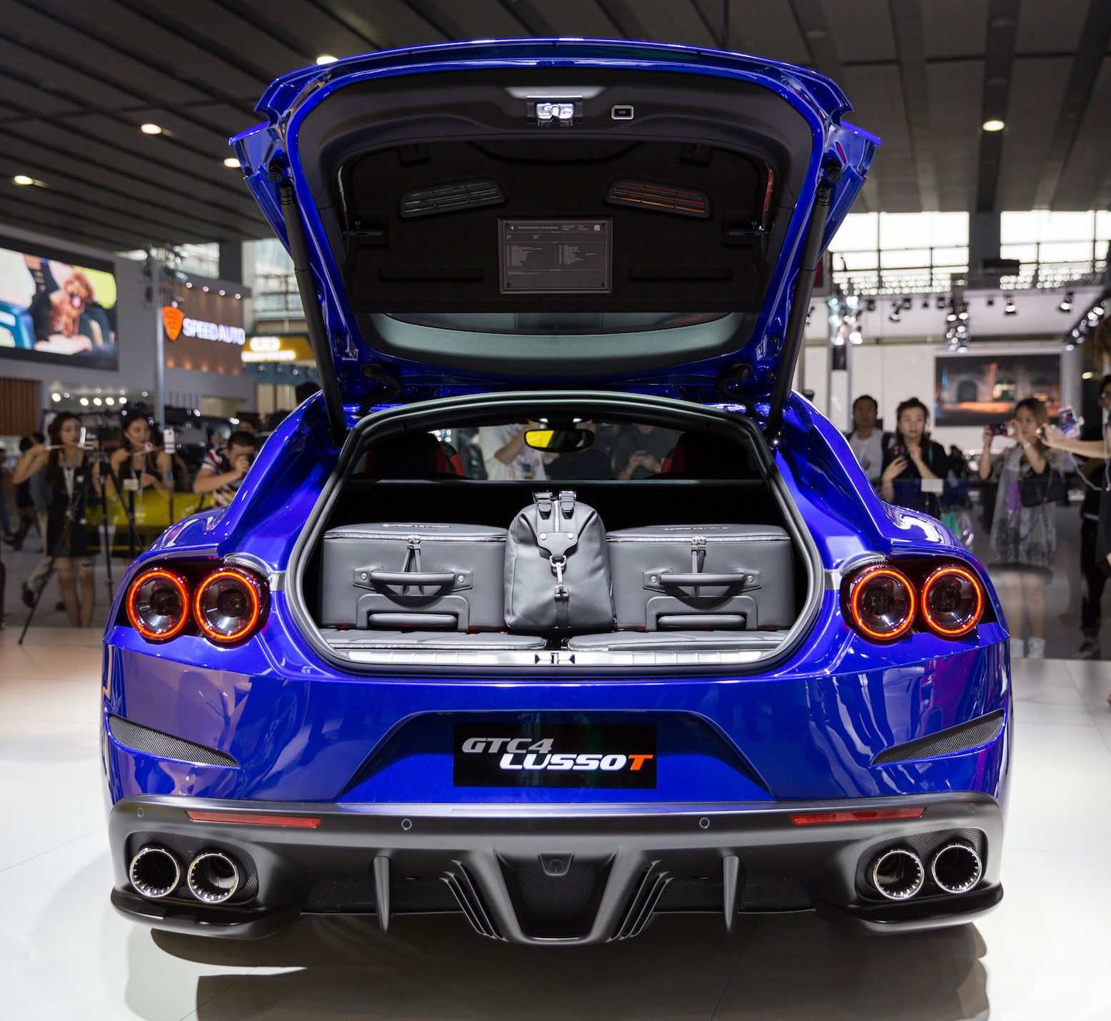 Ferrari GTC4 Lusso T anh 4