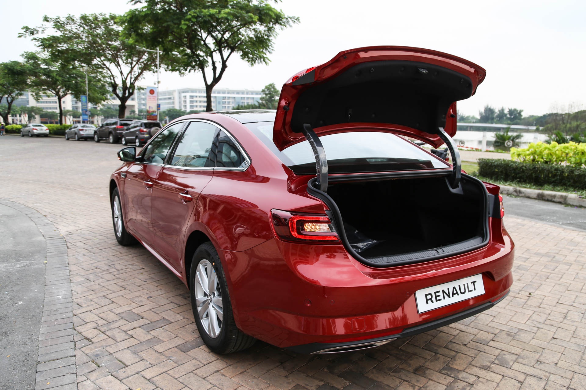 Renault Talisman tai Viet Nam anh 14