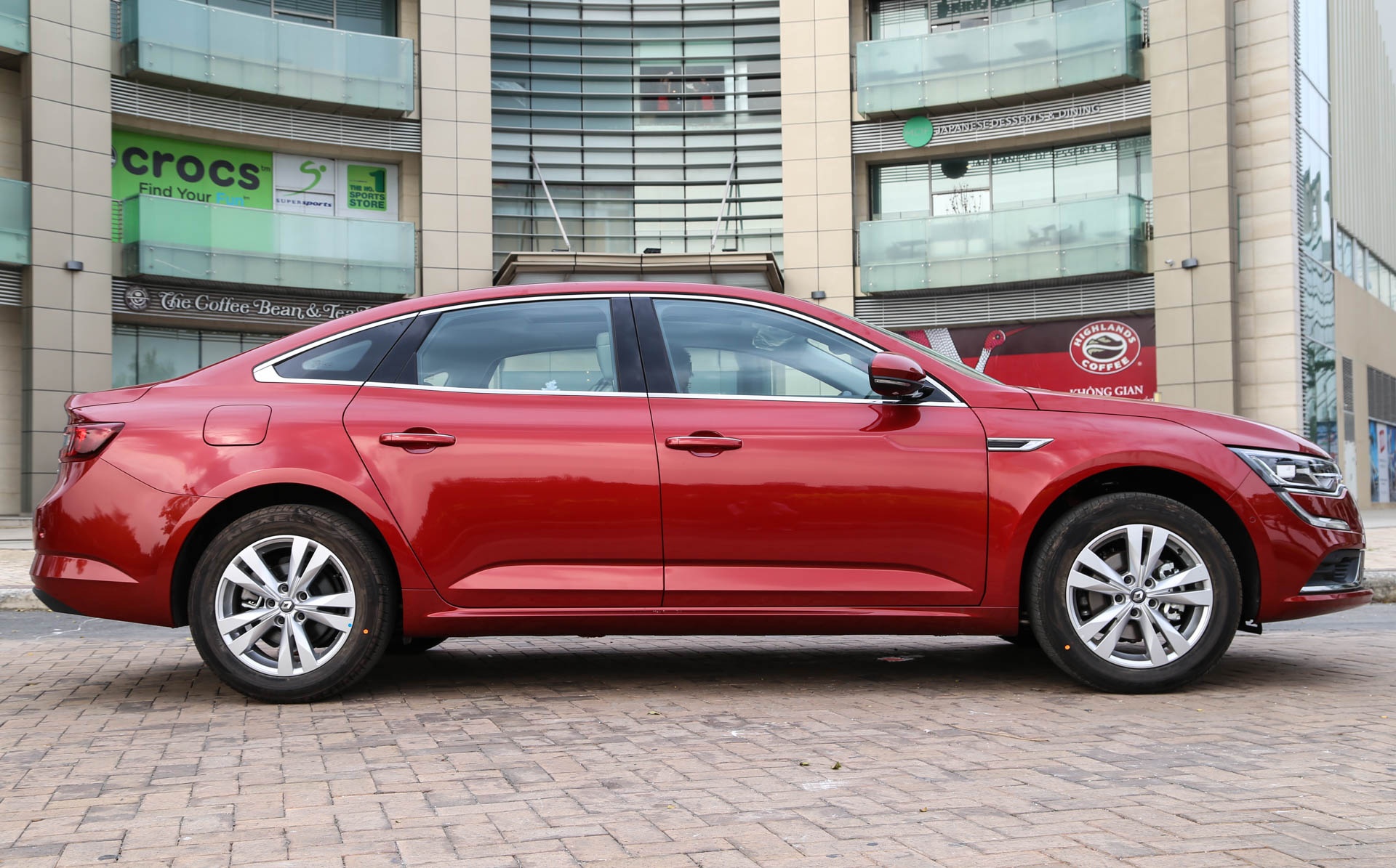 Renault Talisman tai Viet Nam anh 2