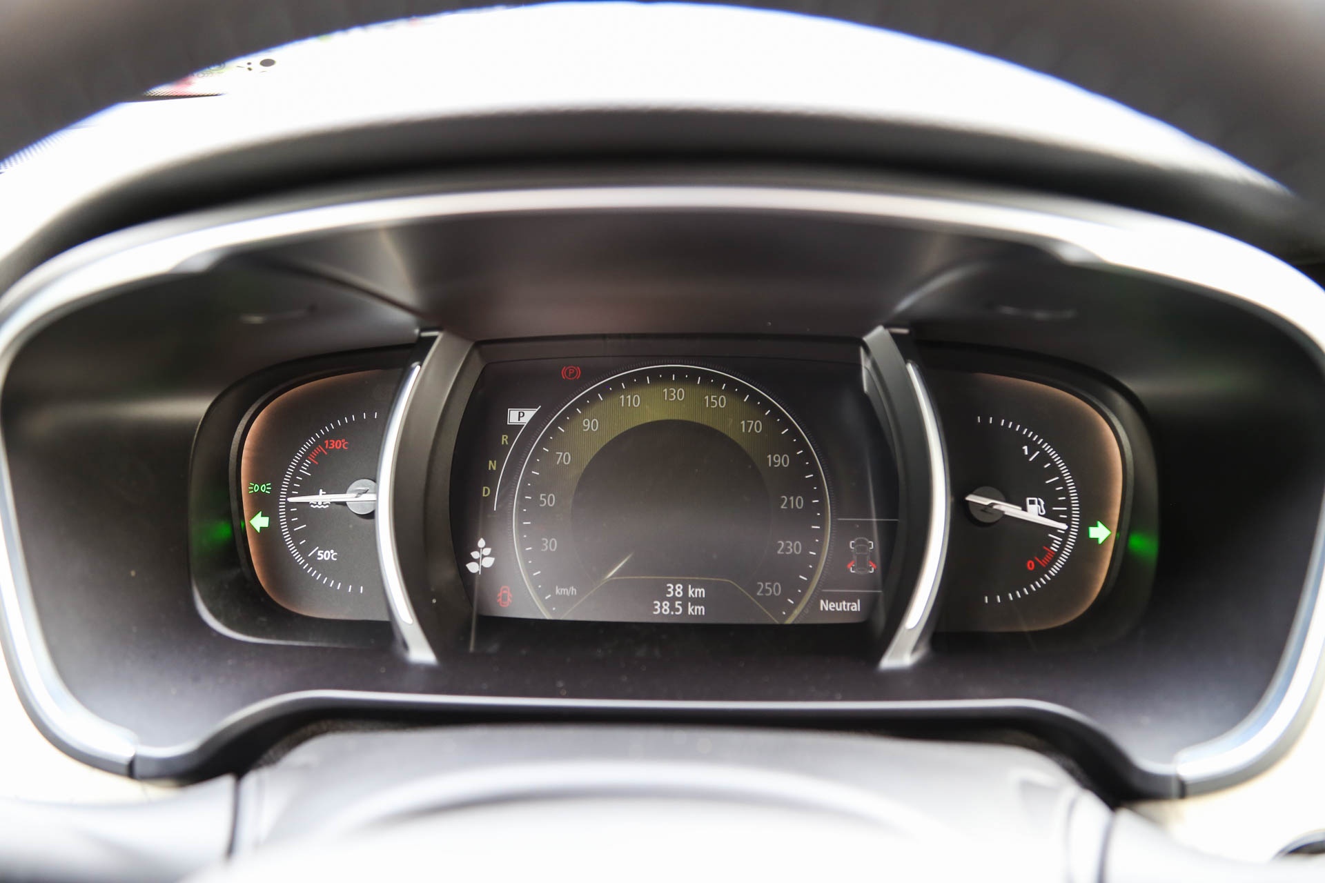 Renault Talisman tai Viet Nam anh 9