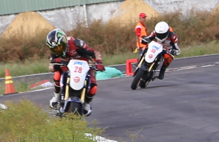 Nhung tinh huong nguy hiem trong giai dua Honda dau nam hinh anh