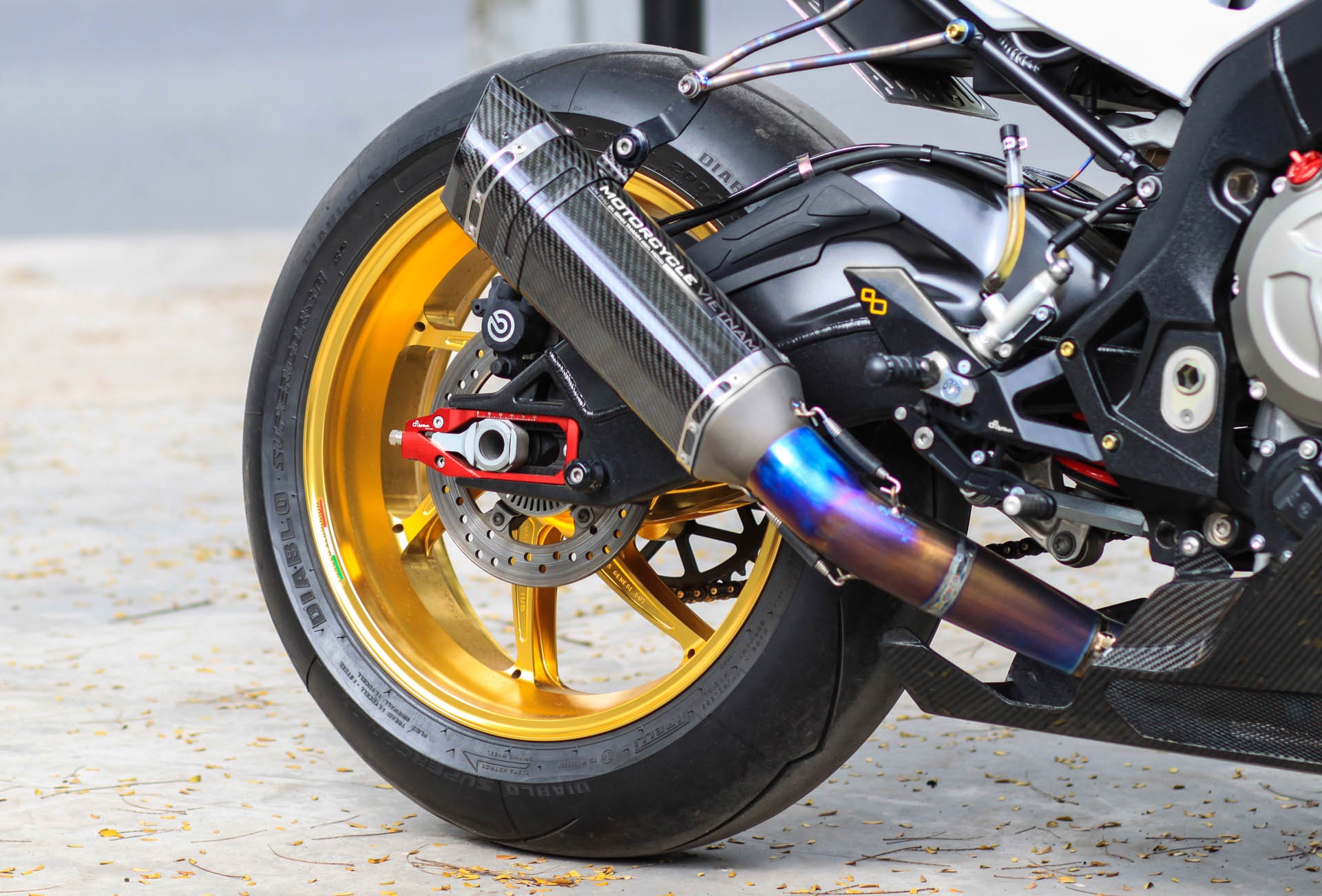 BMW S1000RR do dan ao carbon anh 4