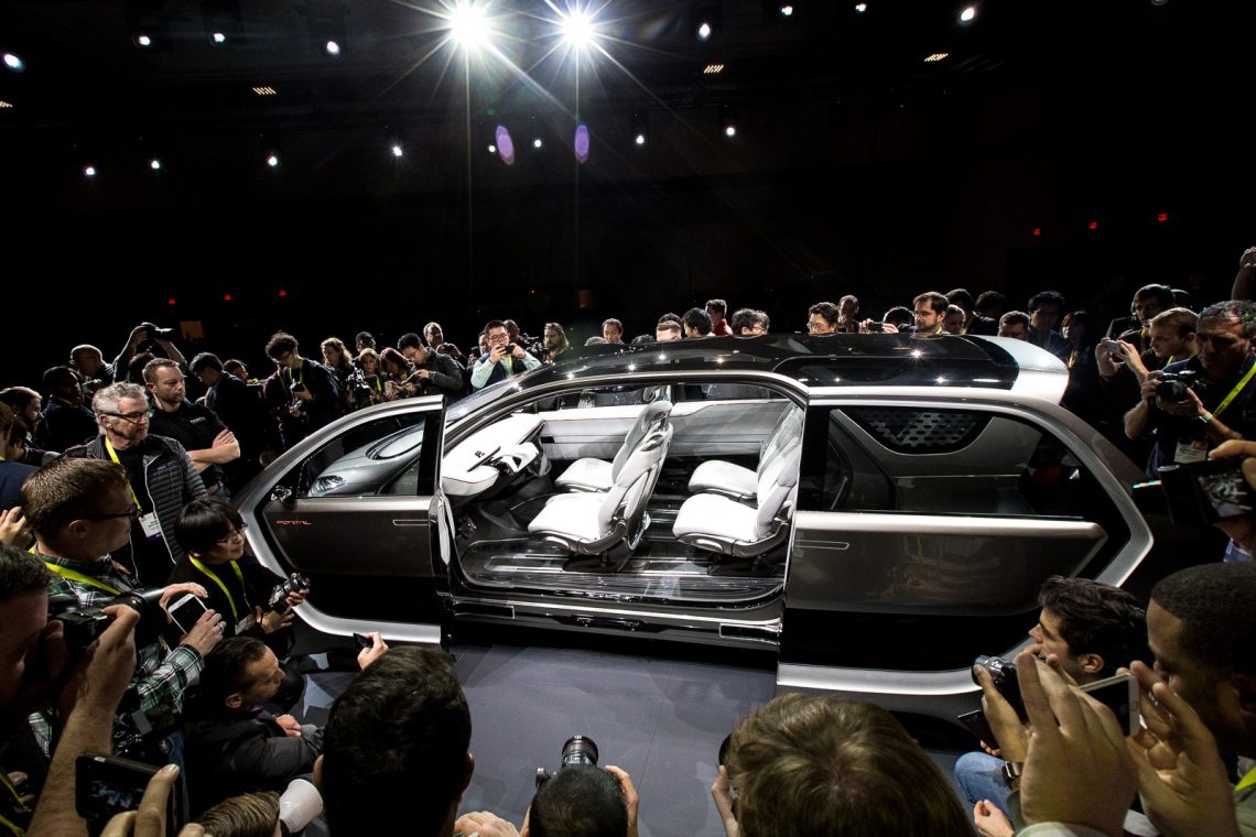 xe dien thong minh Chrysler anh 5