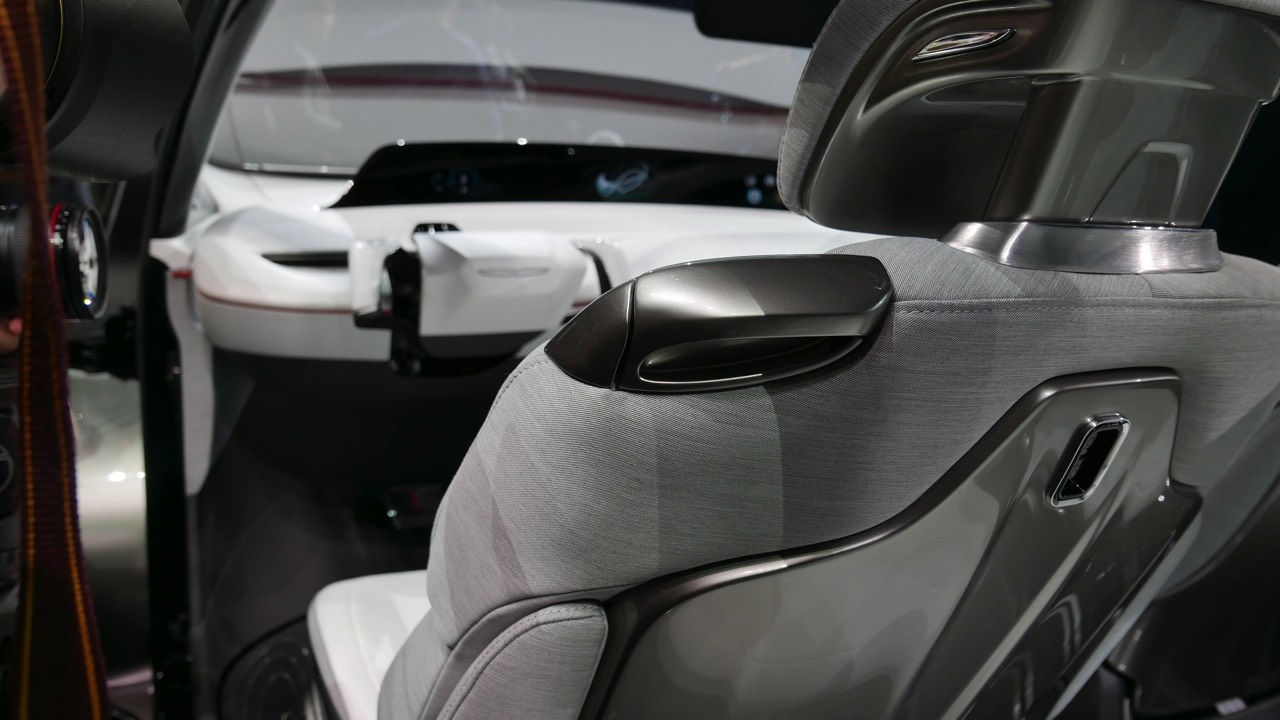 xe dien thong minh Chrysler anh 8