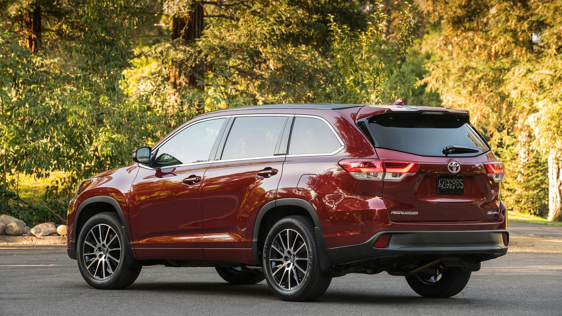 Toyota Highlander 2017 đối thủ Ford Explorer ảnh 2 Toyota Highlander 2017 doi thu Ford Explorer anh 2