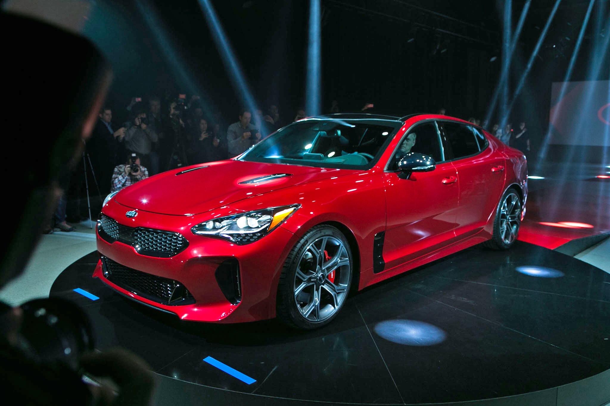 Sedan thể thao Kia Stinger GT ảnh 1 Sedan the thao Kia Stinger GT anh 1