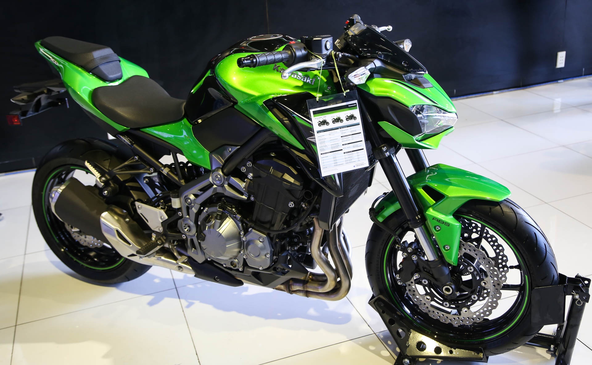 Chi tiet Kawasaki Z900 gia 288 trieu dong vua ra mat tai VN hinh anh