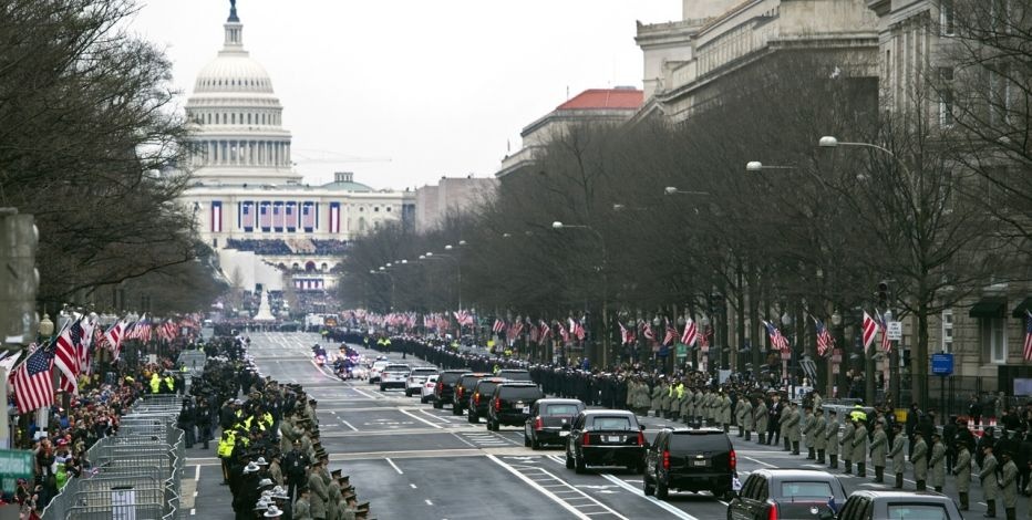 Limousine bọc thép của Tổng thống Donald Trump ảnh 2 Limousine boc thep cua Tong thong Donald Trump anh 2