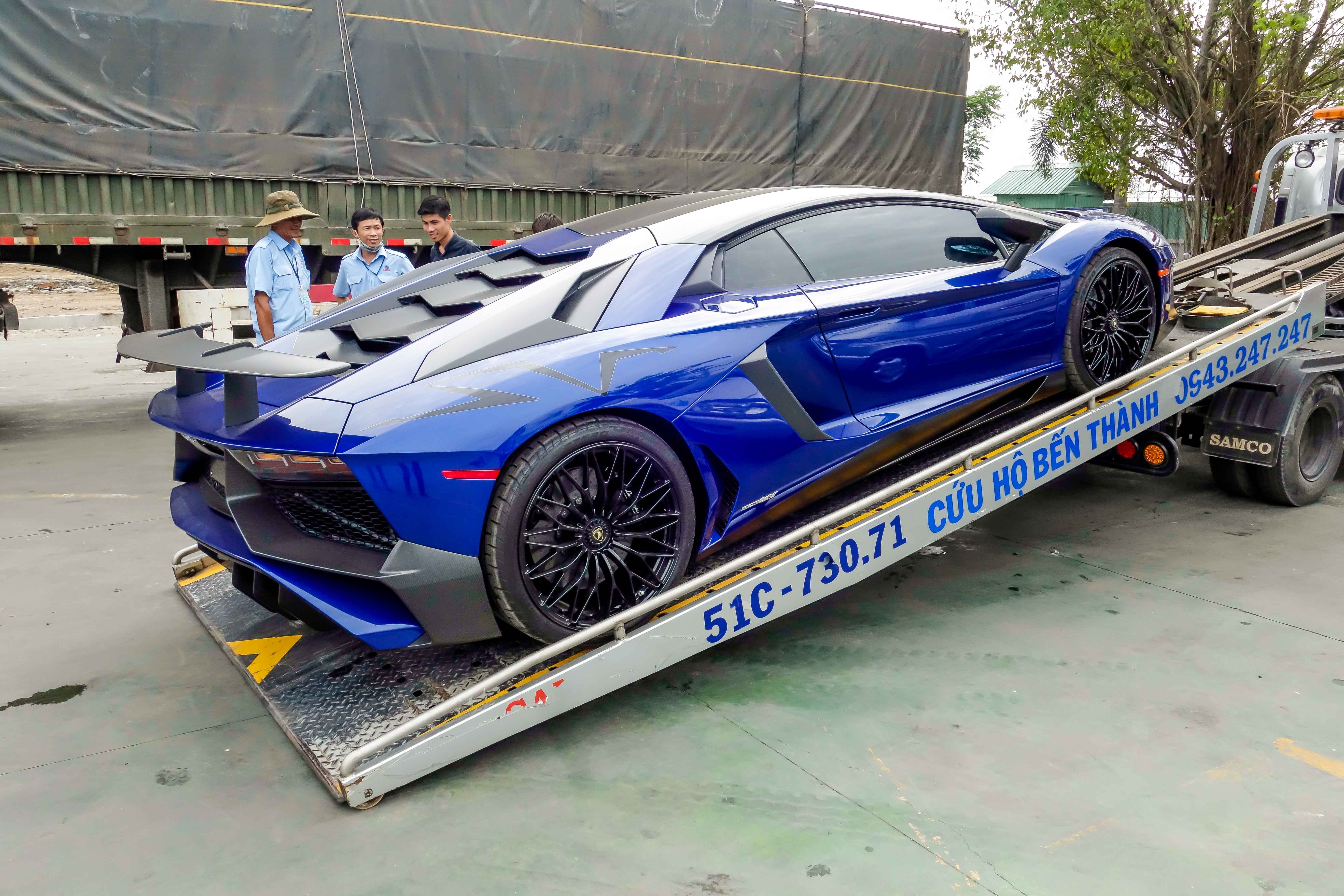 Sieu xe 35 ty cua Minh Nhua ra bien so anh 2