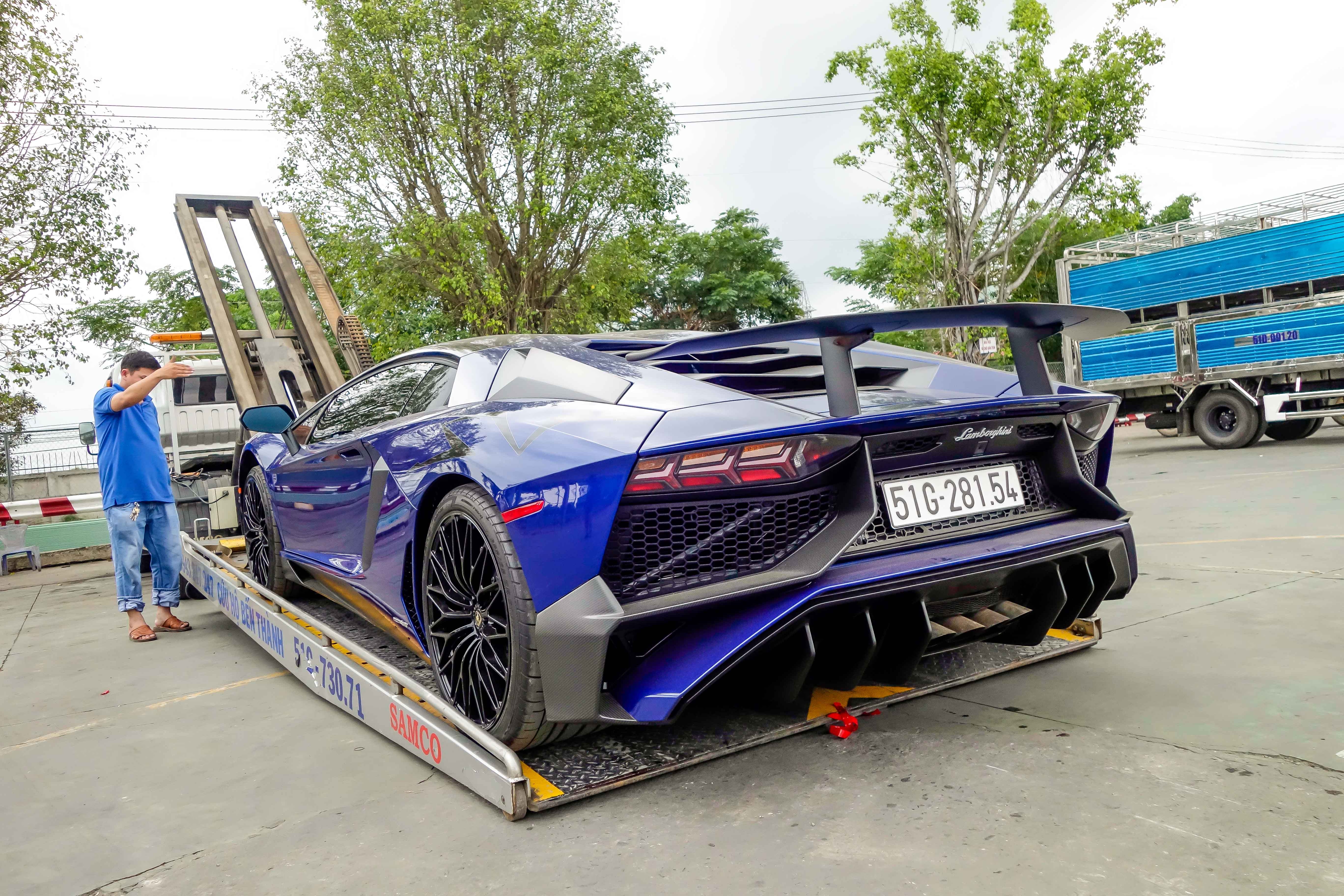 Sieu xe 35 ty cua Minh Nhua ra bien so anh 3