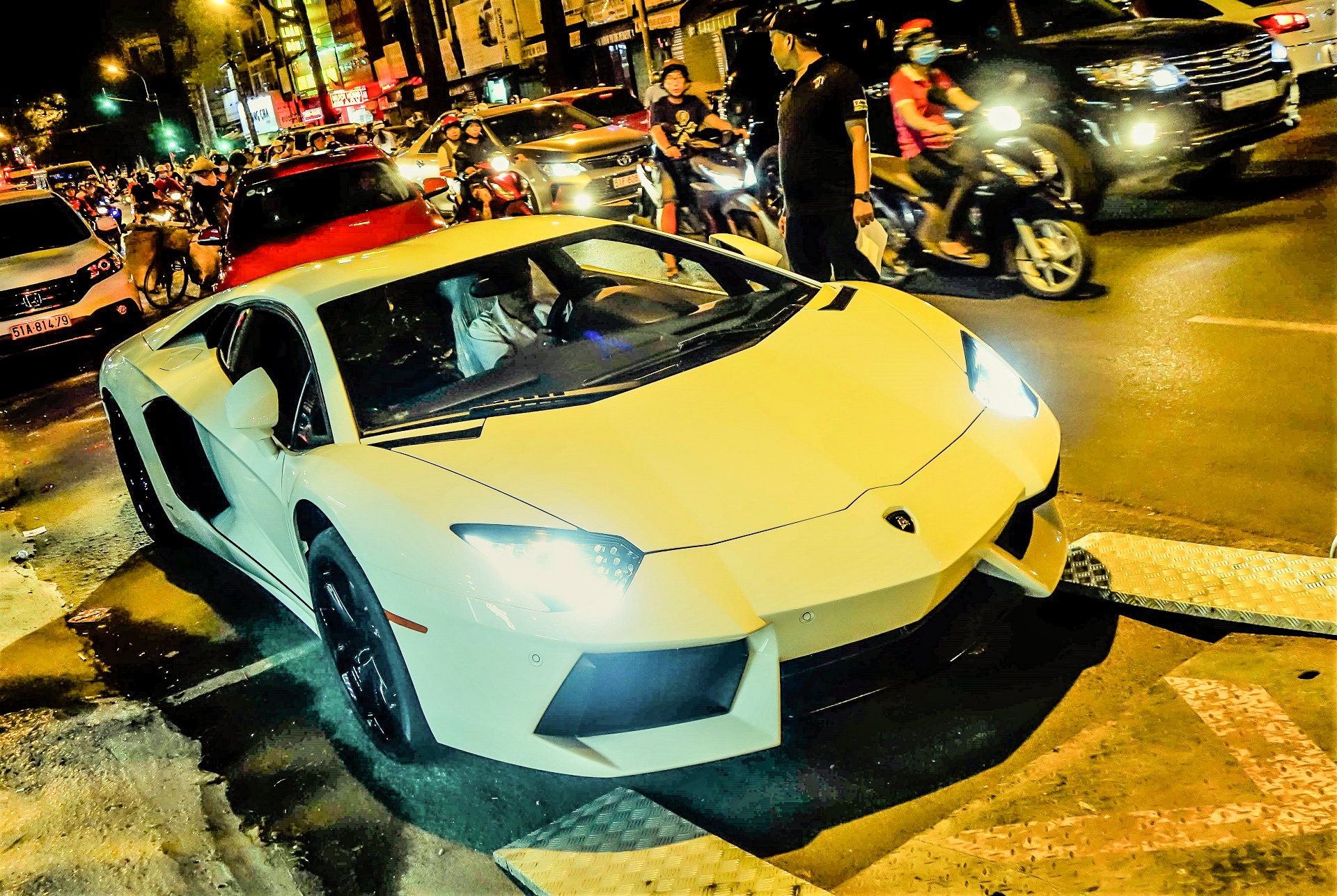 Lamborghini Aventador doc DMC o Da Nang anh 1