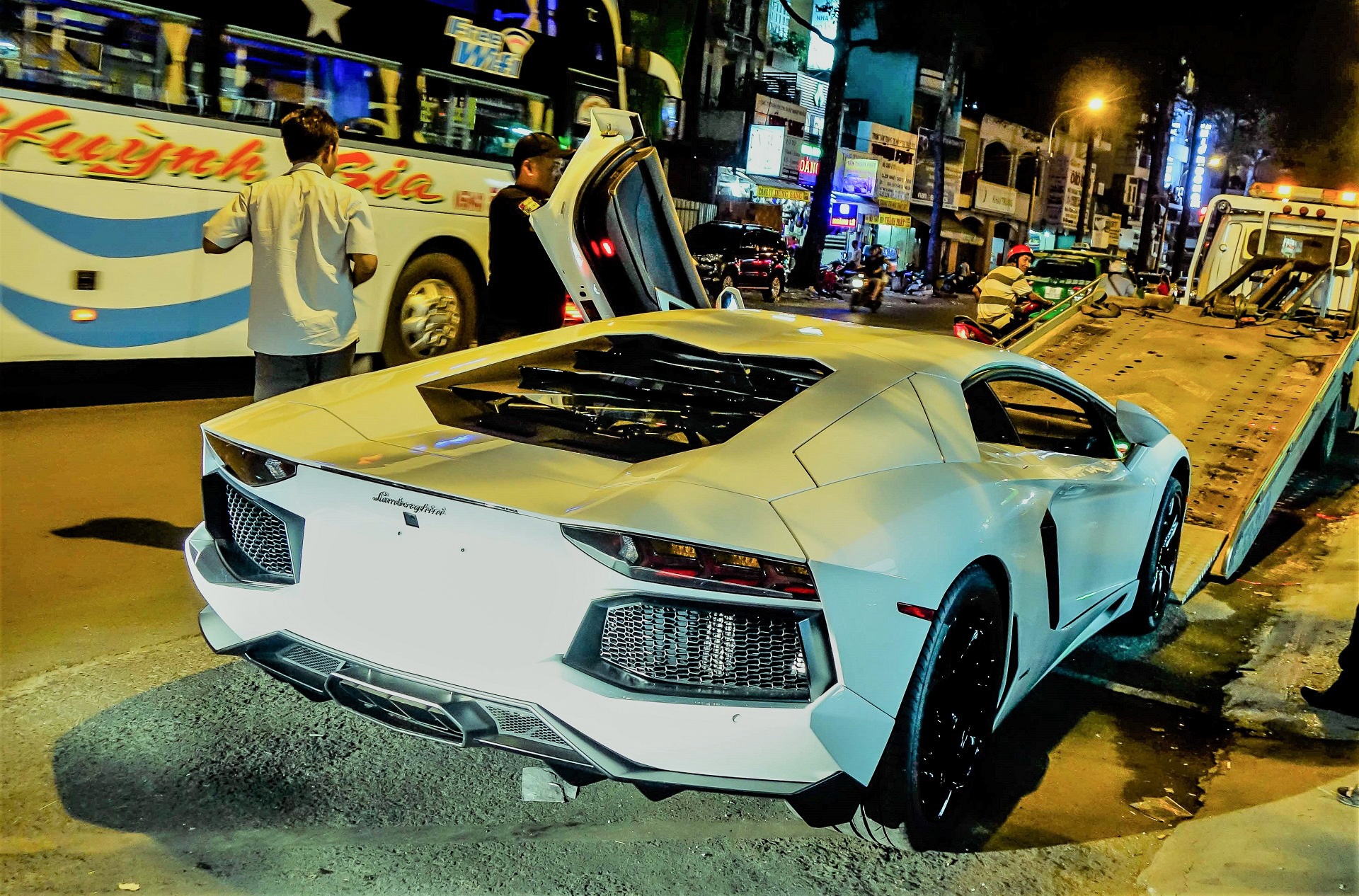 Lamborghini Aventador doc DMC o Da Nang anh 3