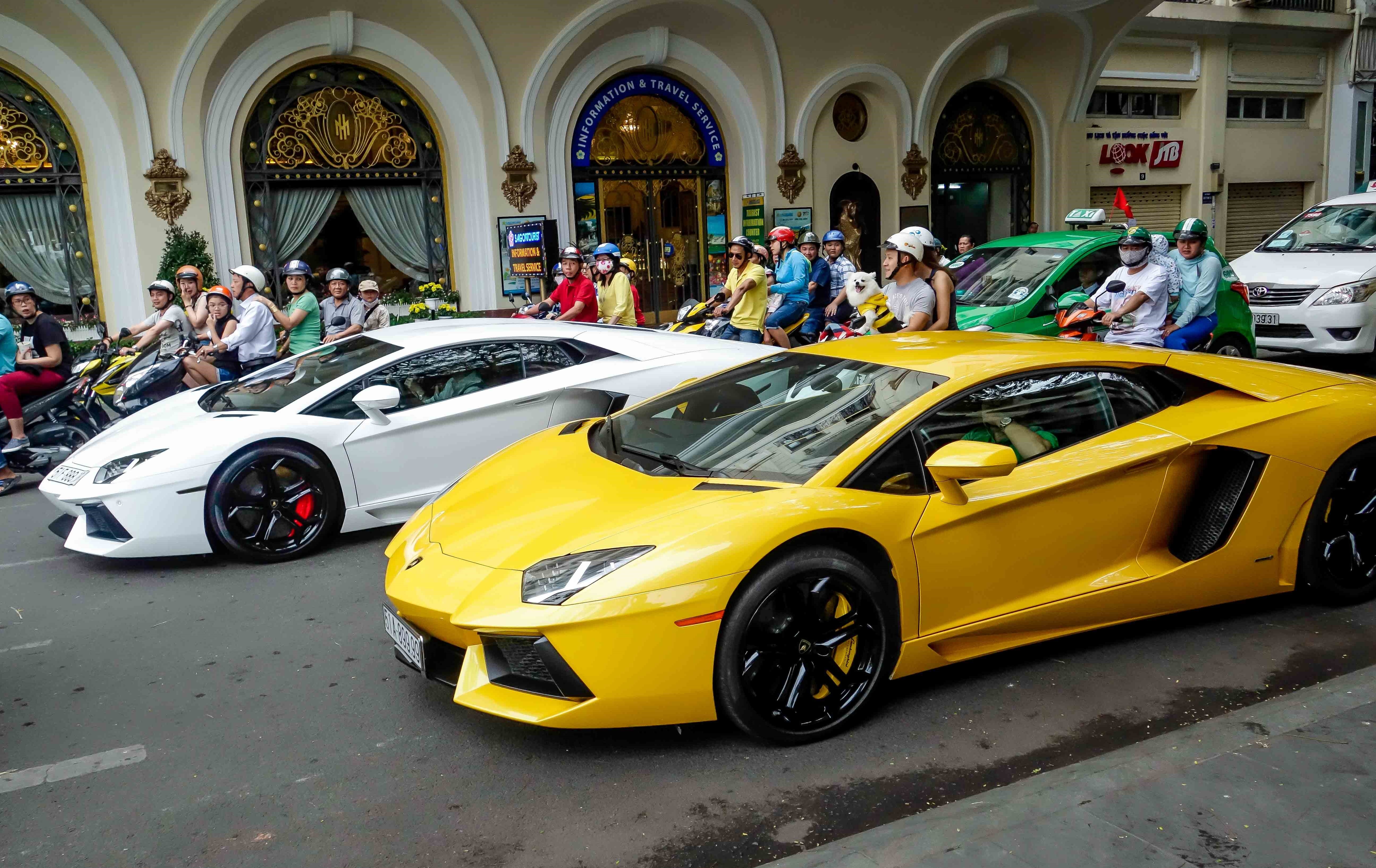 Cuong Do La va cac dai gia Sai Gon choi Tet bang Lamborghini hinh anh