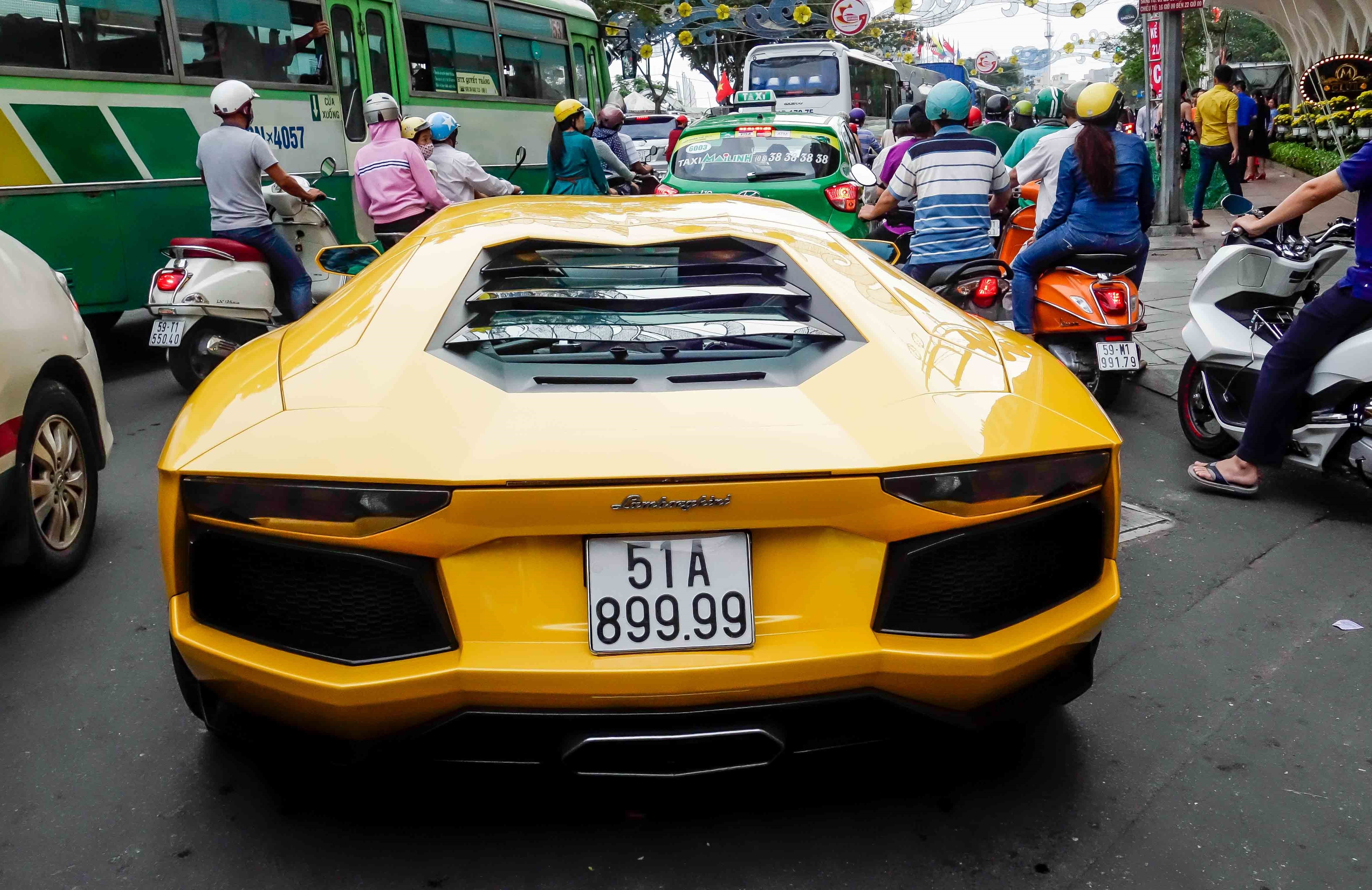 Cuong Do La choi Tet bang Lamborghini anh 11