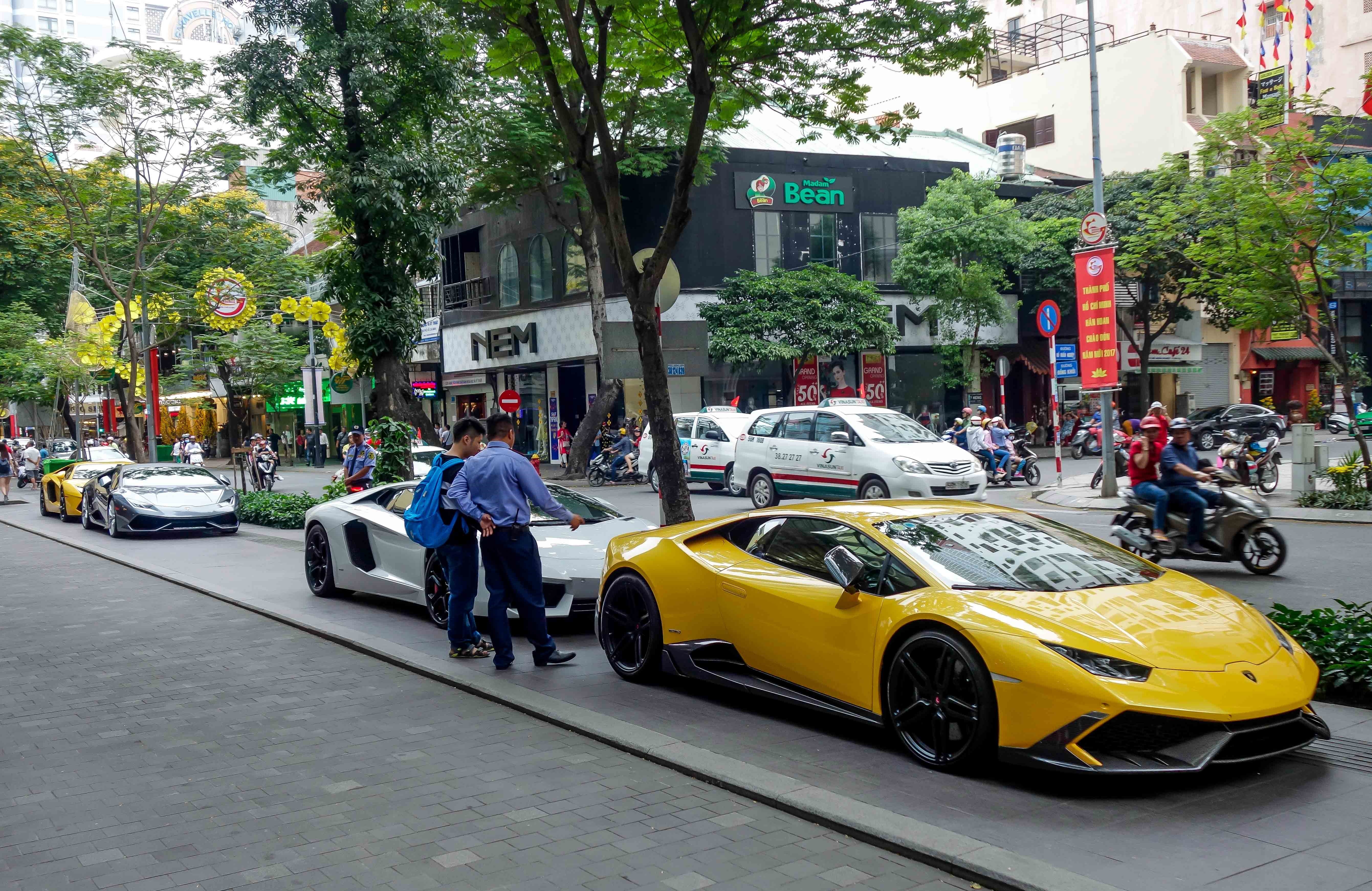 Cuong Do La choi Tet bang Lamborghini anh 2
