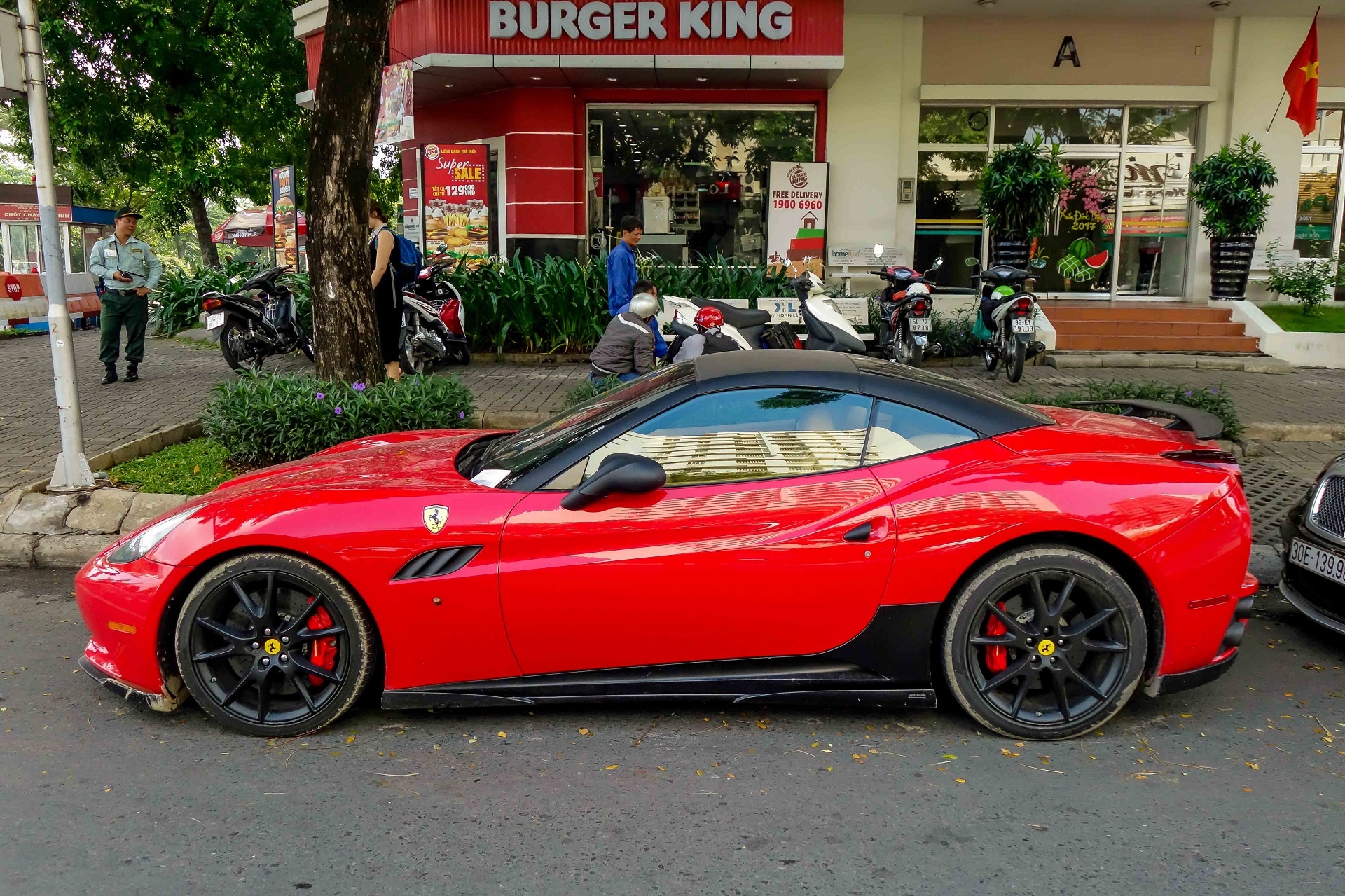 Sieu xe Ferrari California do tai xuat o Sai Gon hinh anh