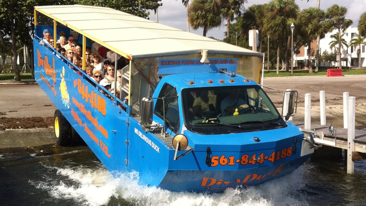 xe buyt tren song o Sai Gon anh 2