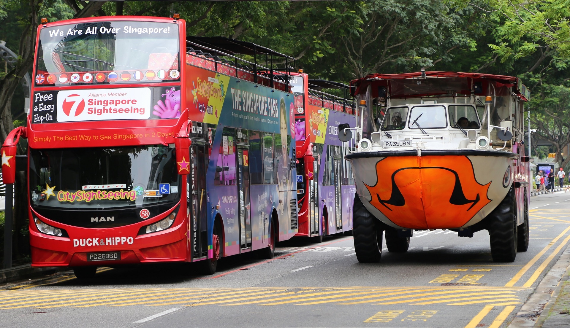 xe buyt tren song o Sai Gon anh 7