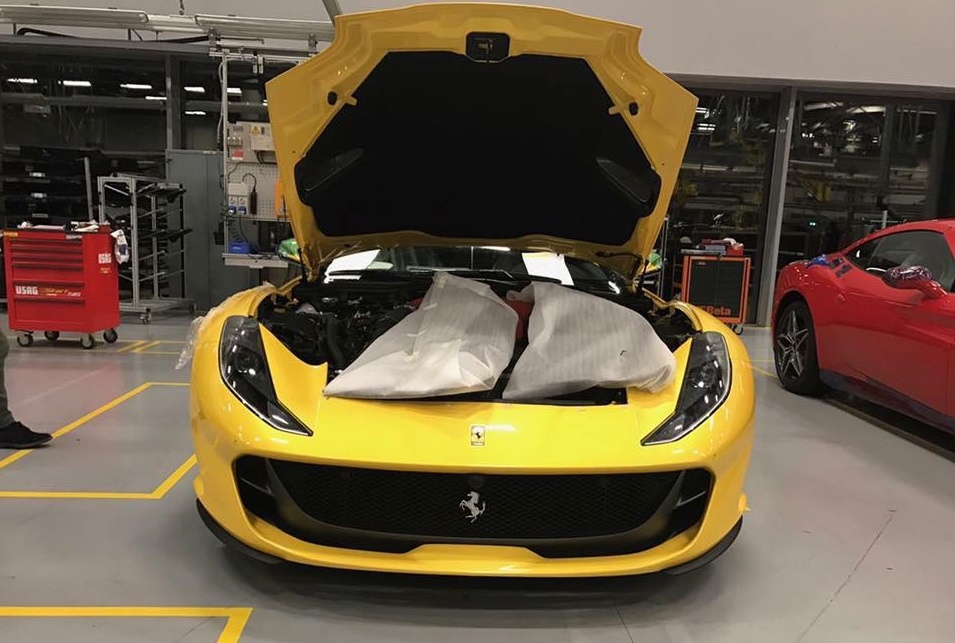 Ferrari 812 SuperFast lo anh anh 1