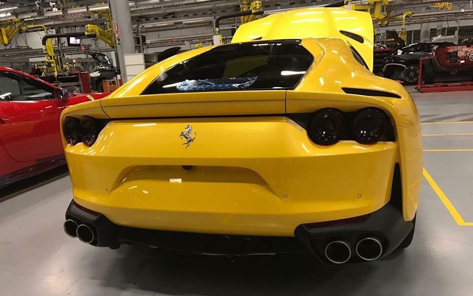 Ferrari 812 SuperFast lo anh anh 6