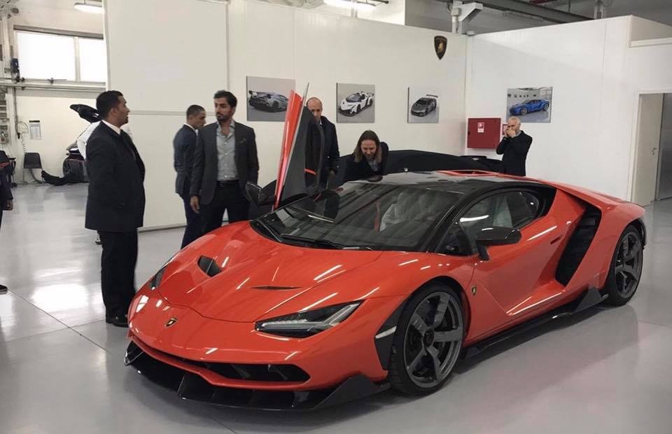 Lamborghini Centenario dau tien ve tay tu truong A Rap hinh anh