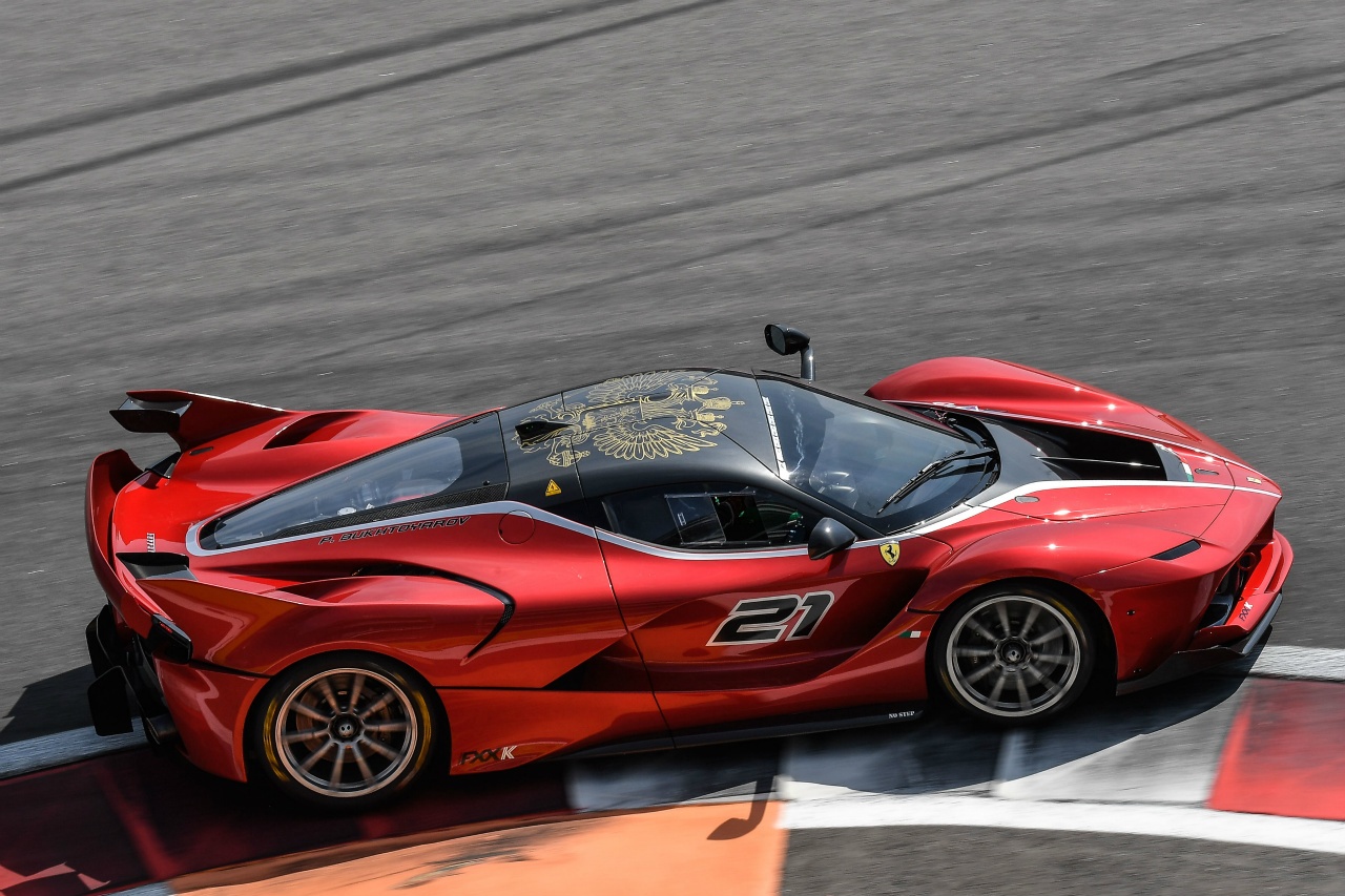 5 sieu xe Ferrari XX khong duoc chay tren pho hinh anh