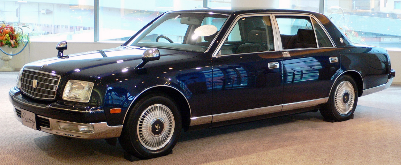 Toyota Century Royal Nhật hoàng ảnh 2 Toyota Century Royal Nhat hoang anh 2