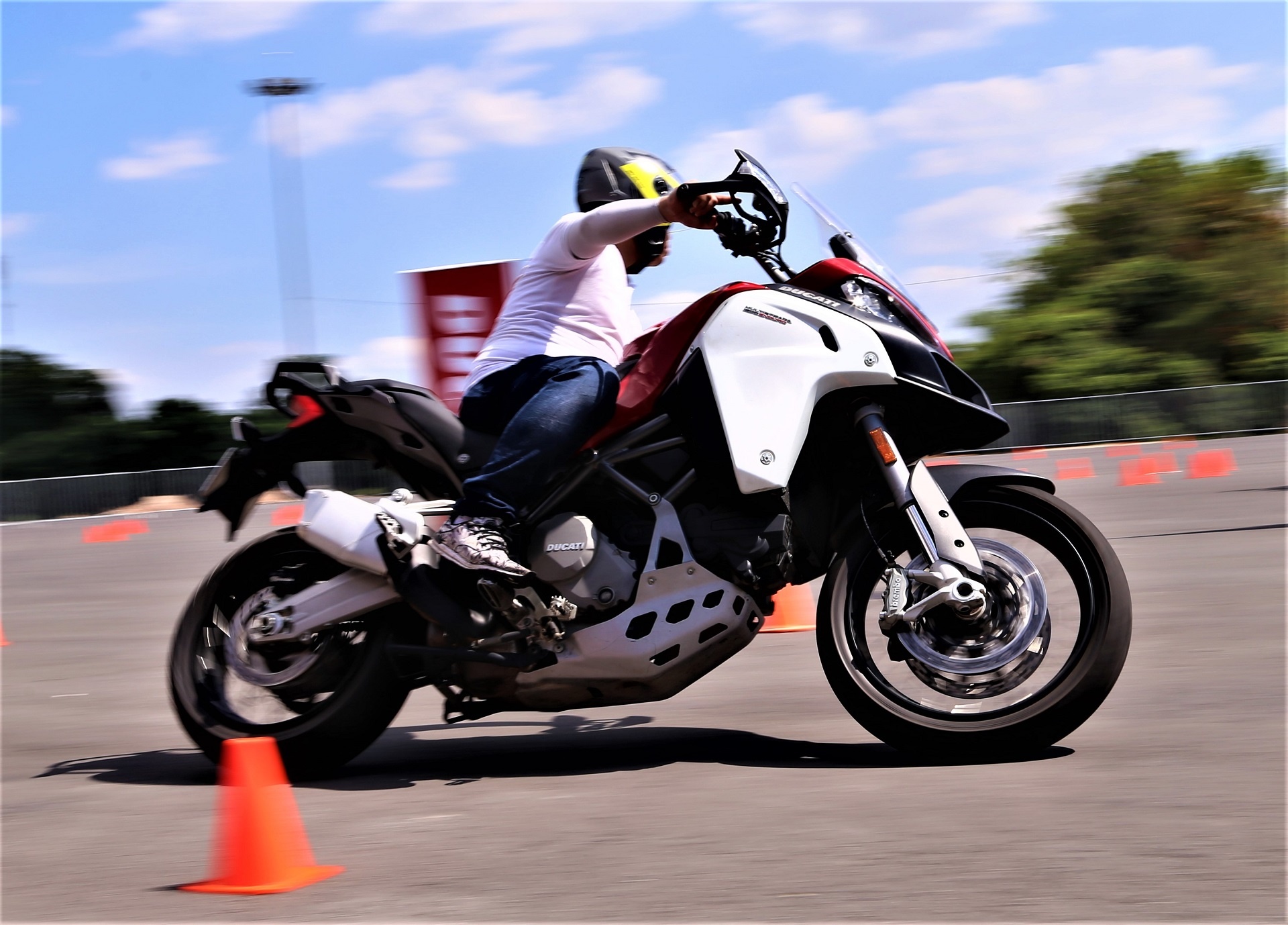 5 bai tap lai xe con tay an toan hinh anh