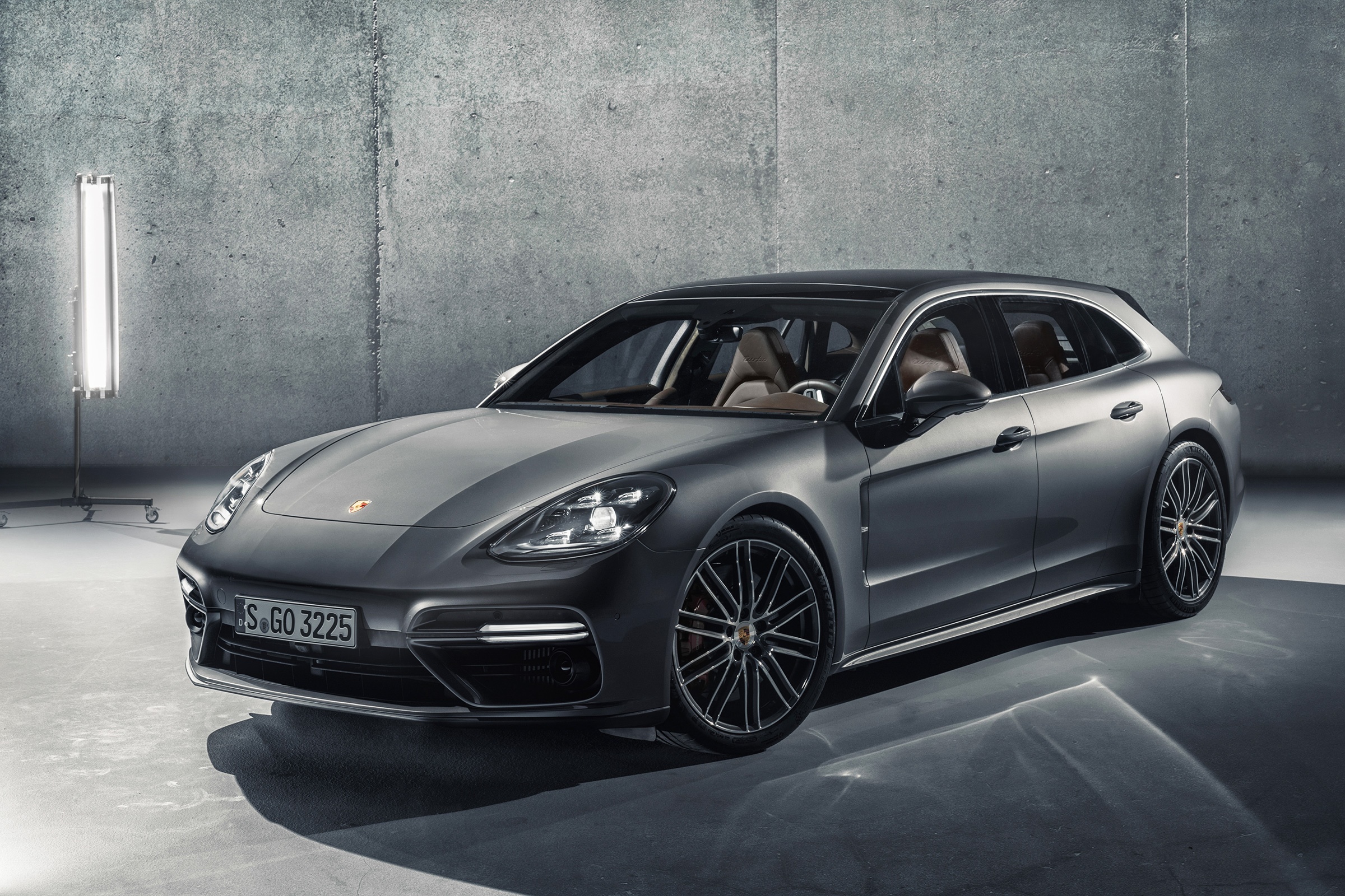 Panamera Sport Turismo - xe sang cop rong cua Porsche ra mat hinh anh