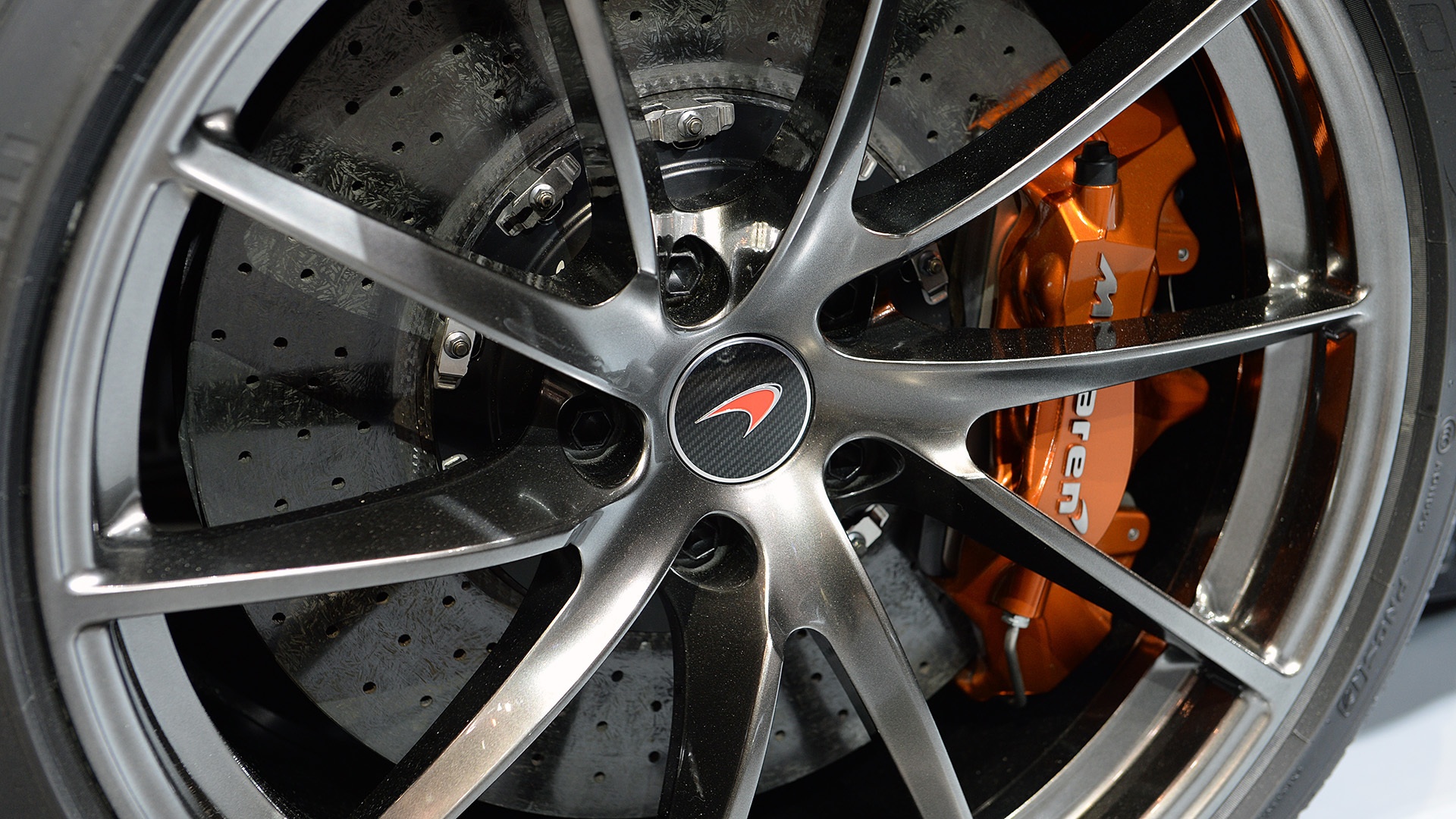 McLaren 720S ra mat anh 8