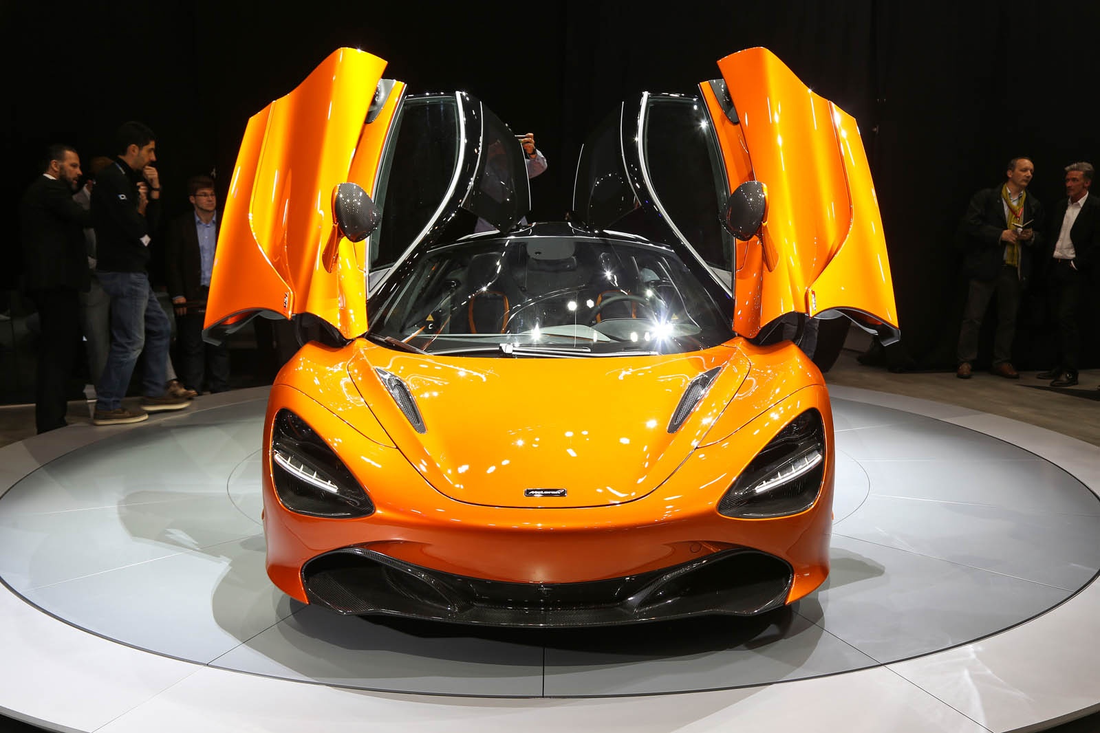 McLaren 720S ra mat anh 1