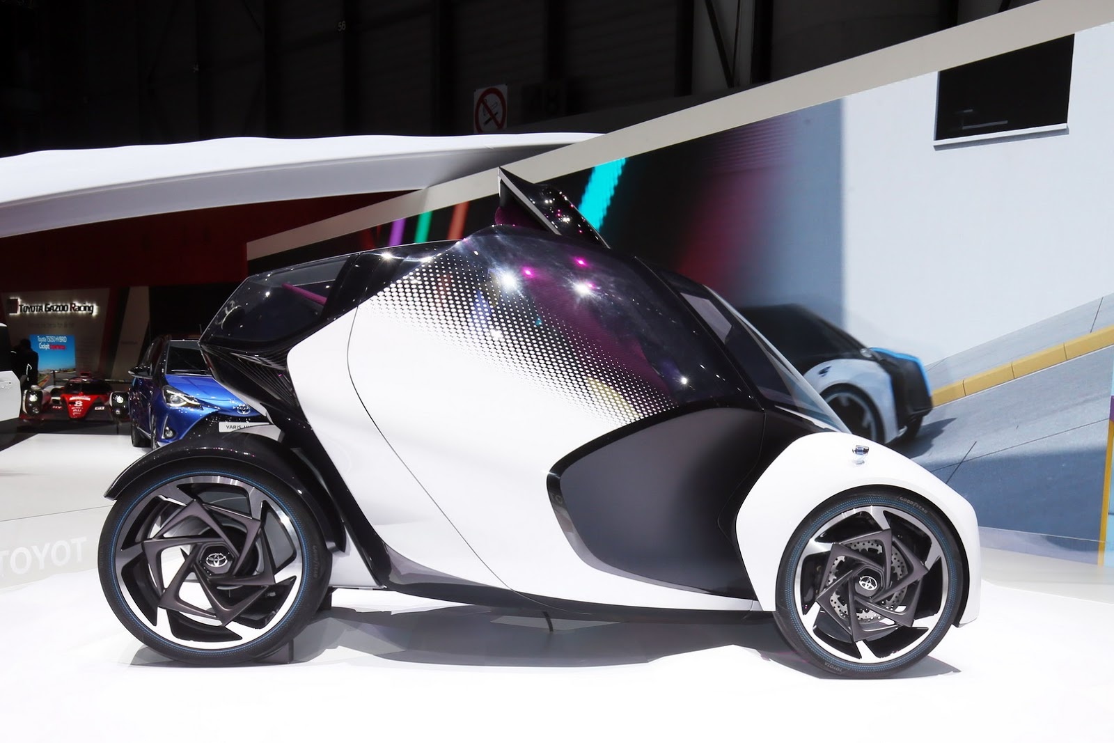 Toyata i-TRIL ra mat anh 3