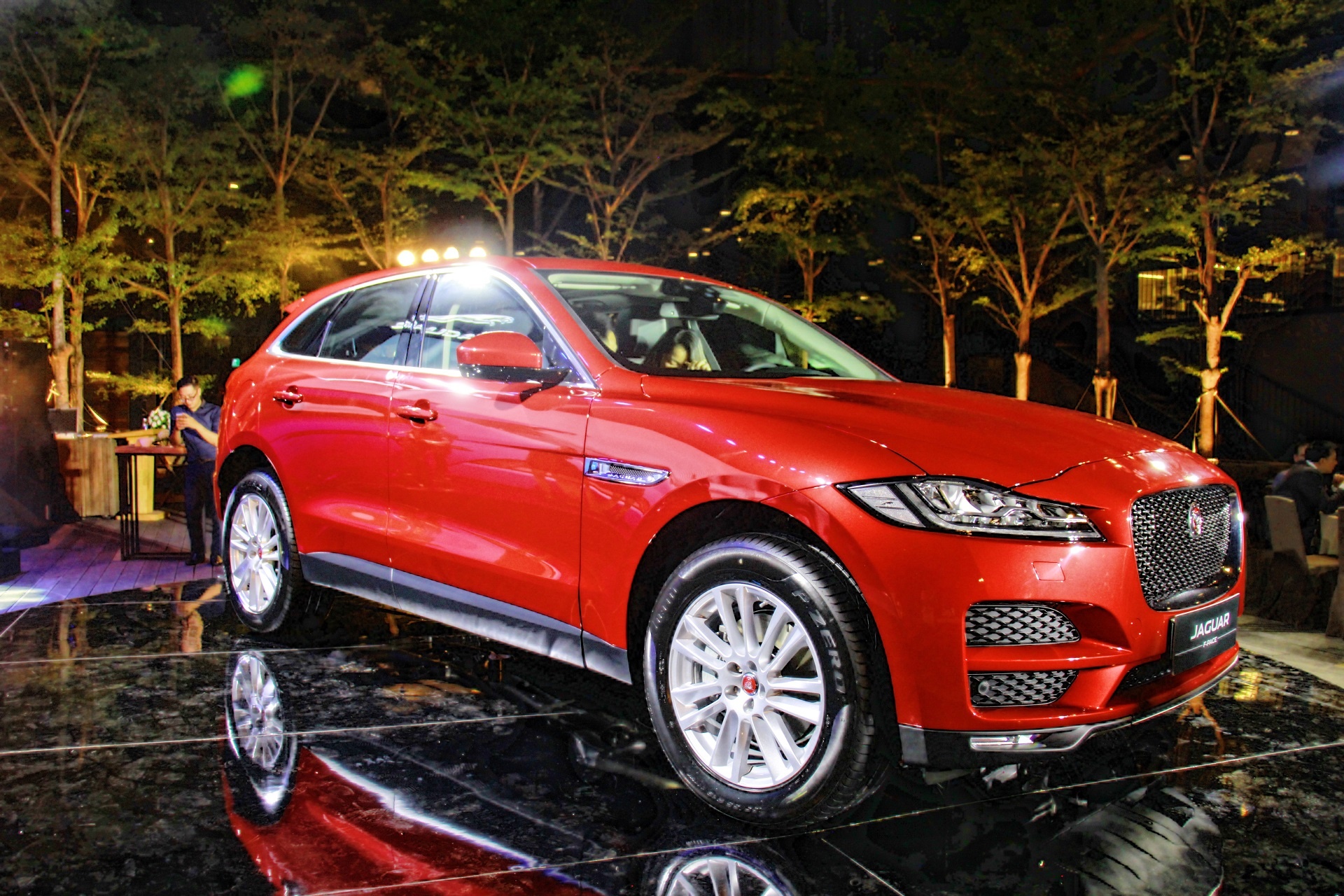 Jaguar F-Pace dau tien ra mat tai Viet Nam hinh anh
