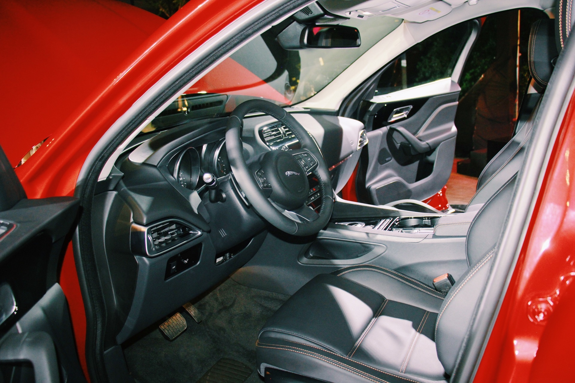 Jaguar F-Pace ra mat tai Viet Nam anh 14