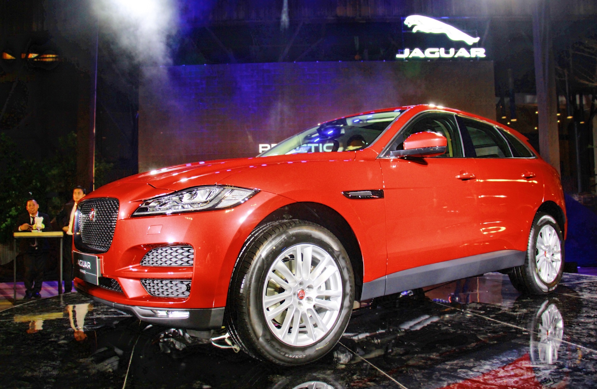 Nhung cong nghe tren Jaguar F-Pace gia 3,6 ty dong tai Viet Nam hinh anh