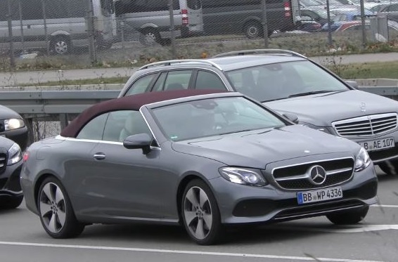 Mercedes-Benz E-Class Cabriolet ban san xuat lo dien tren pho hinh anh
