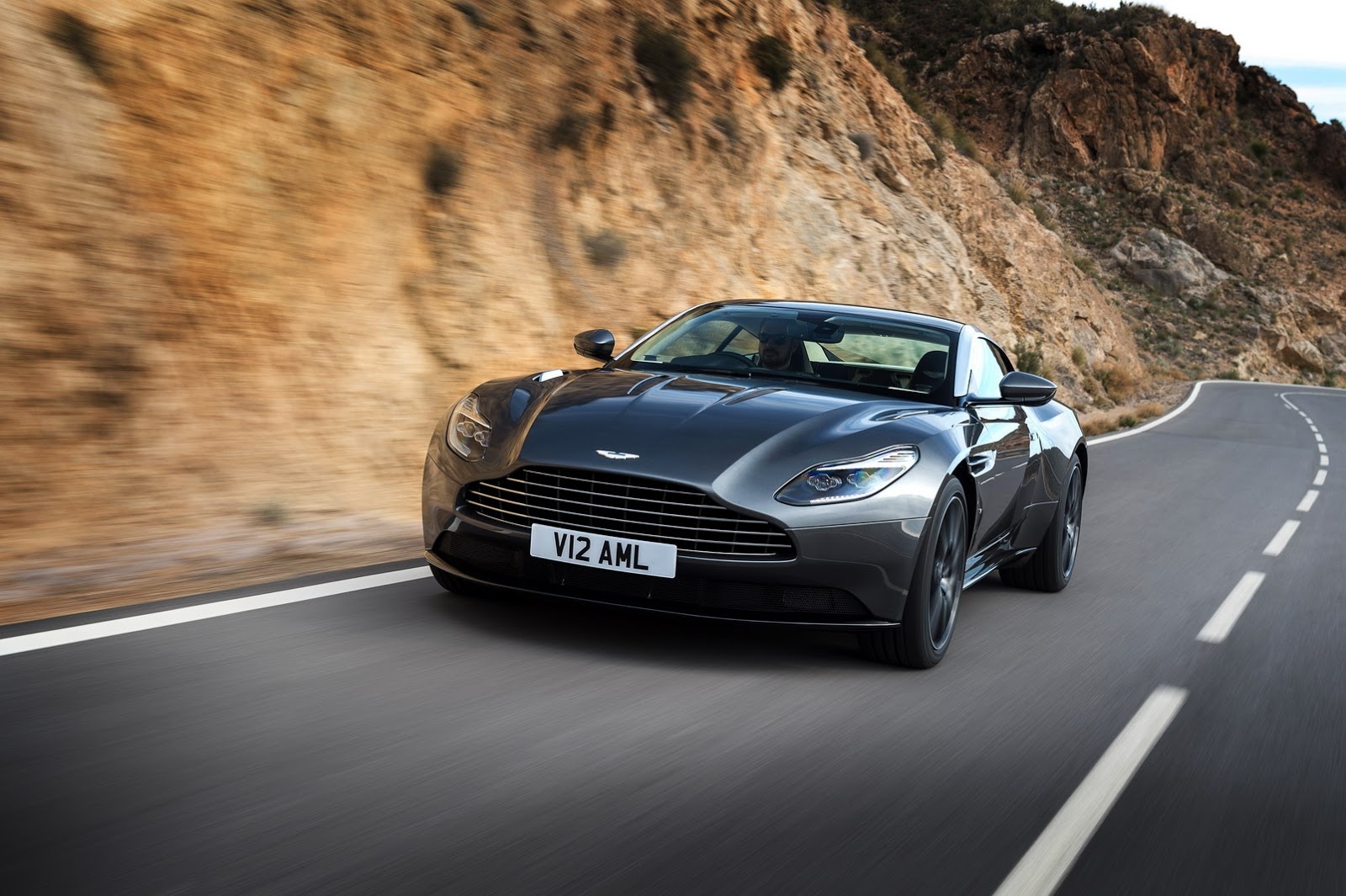 Aston Martin DB11 ảnh 1 Aston Martin DB11 anh 1