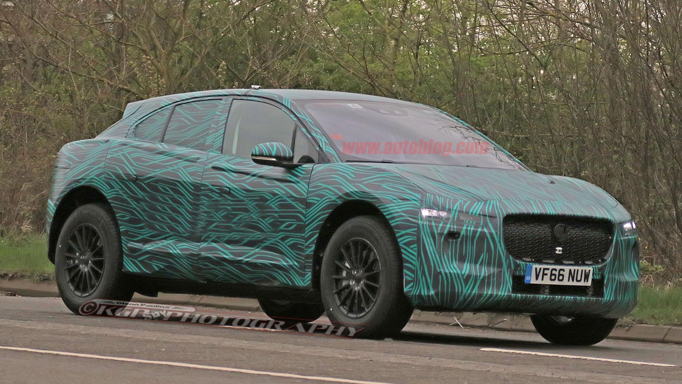 Jaguar I-Pace xuat hien tren duong thu hinh anh