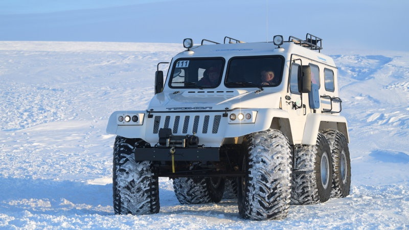 Tổng thống Putin lái SUV ảnh 1 Tong thong Putin lai SUV anh 1