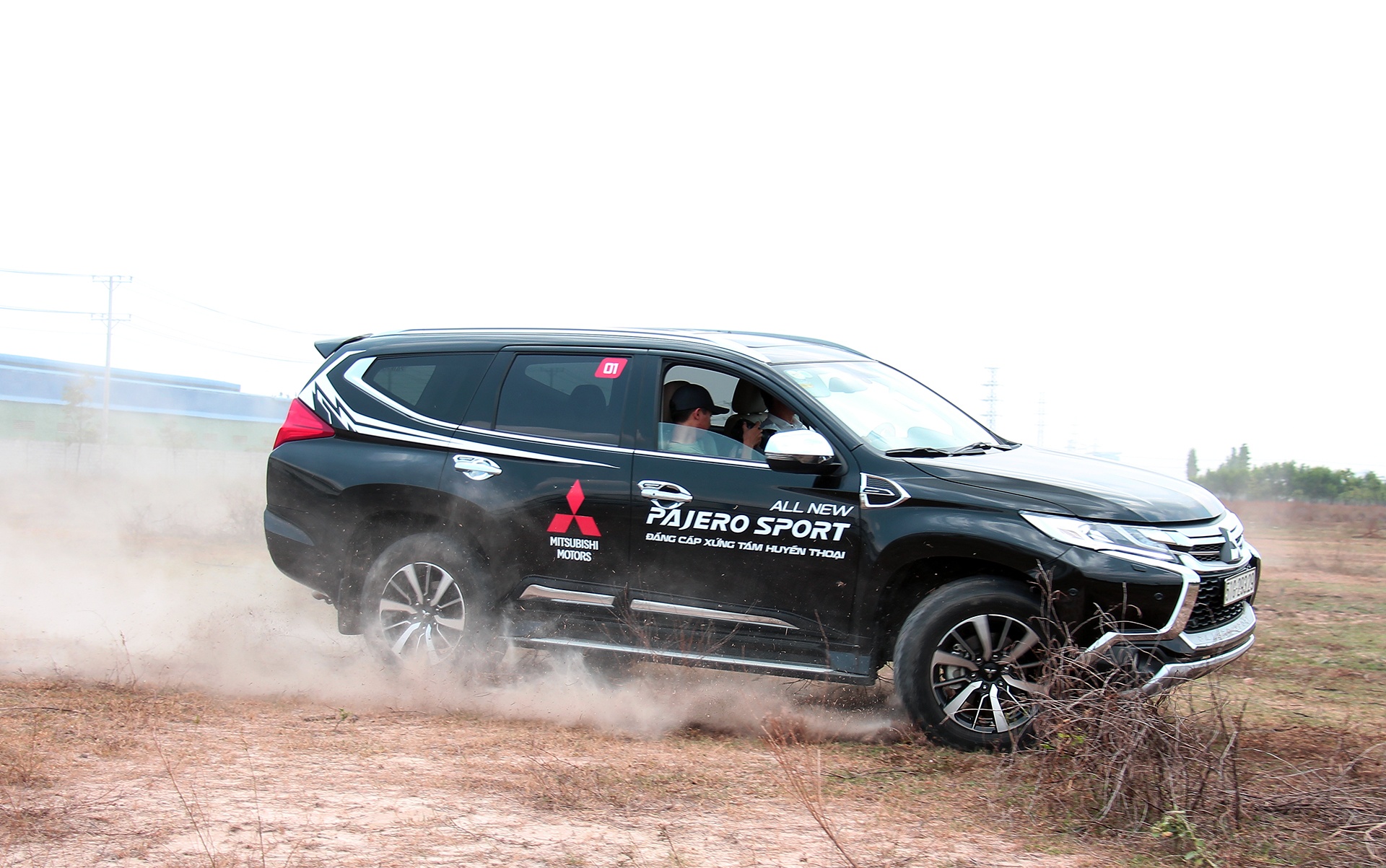 Danh gia kha nang van hanh Pajero Sport 2017 hinh anh