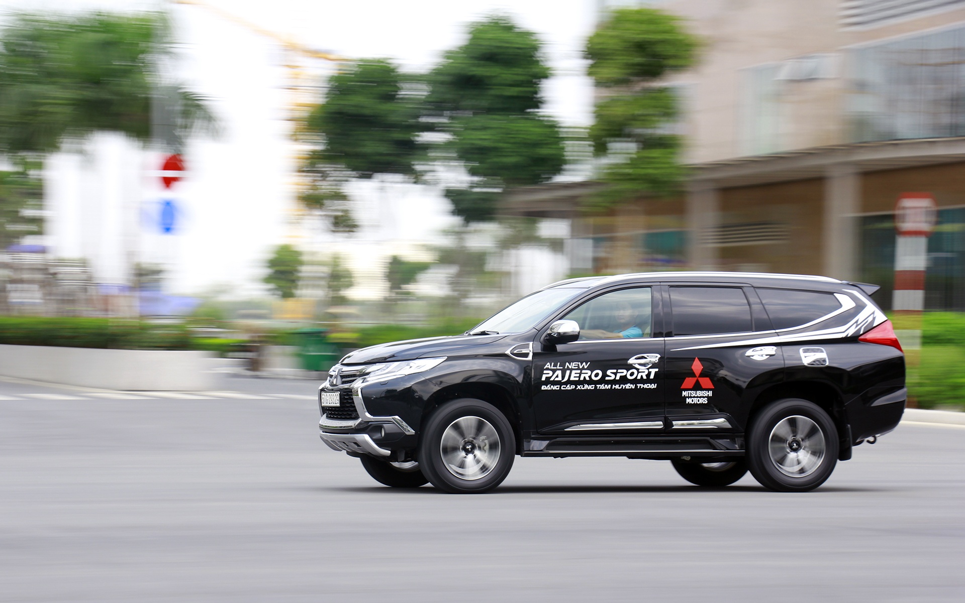 Danh gia Mitsubishi Pajero Sport 2017 anh 4
