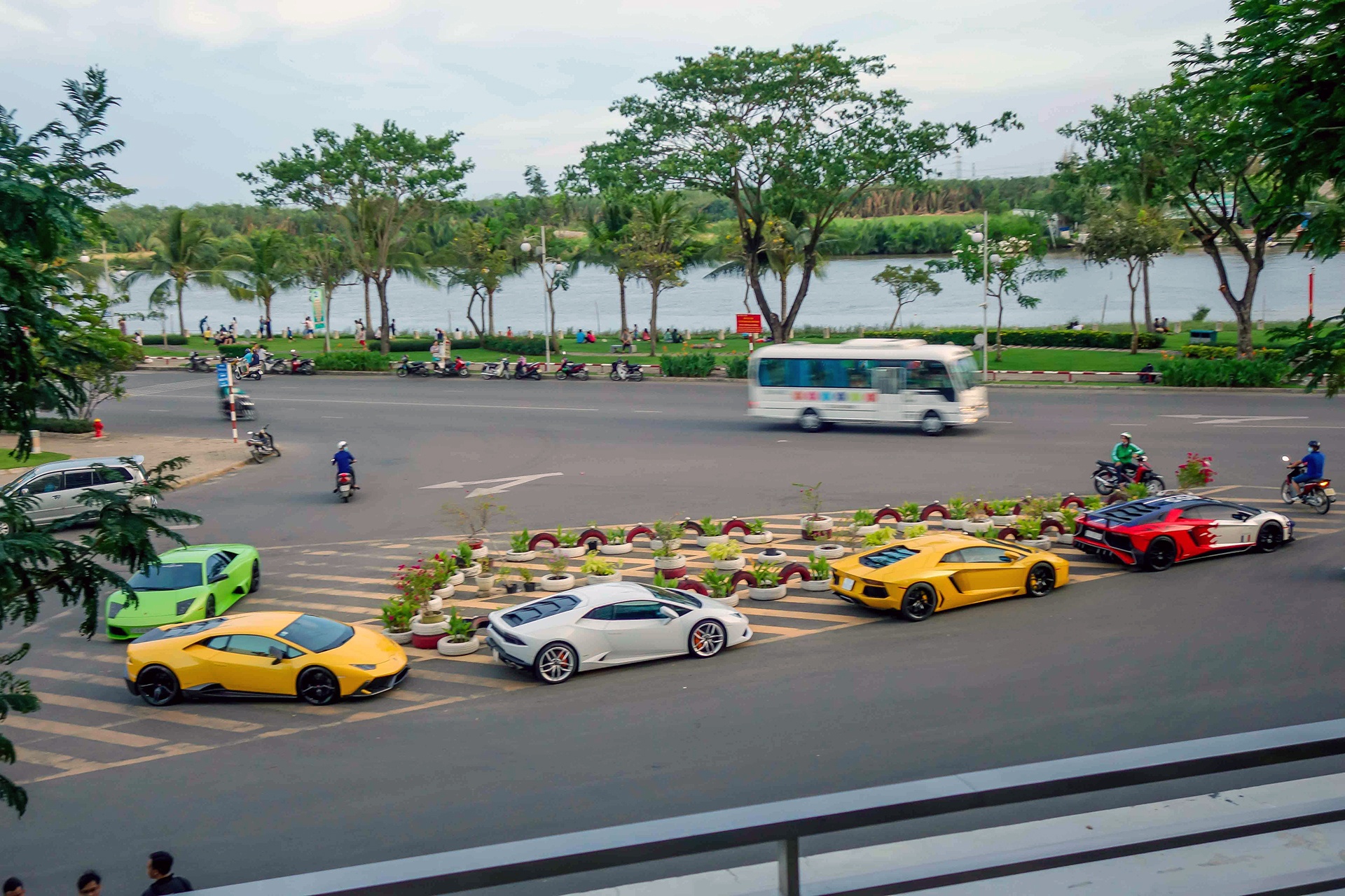 Minh Nhua va Cuong Do La khoe sieu xe anh 11