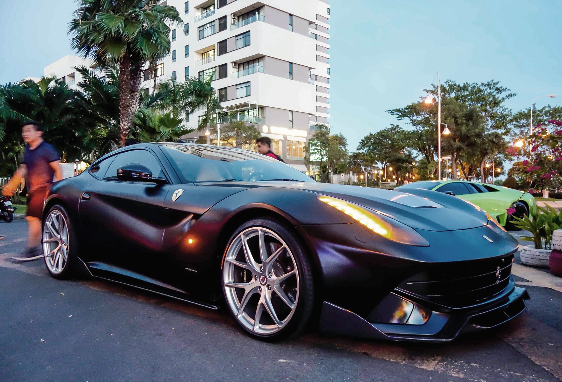 Minh Nhua va Cuong Do La khoe sieu xe anh 4