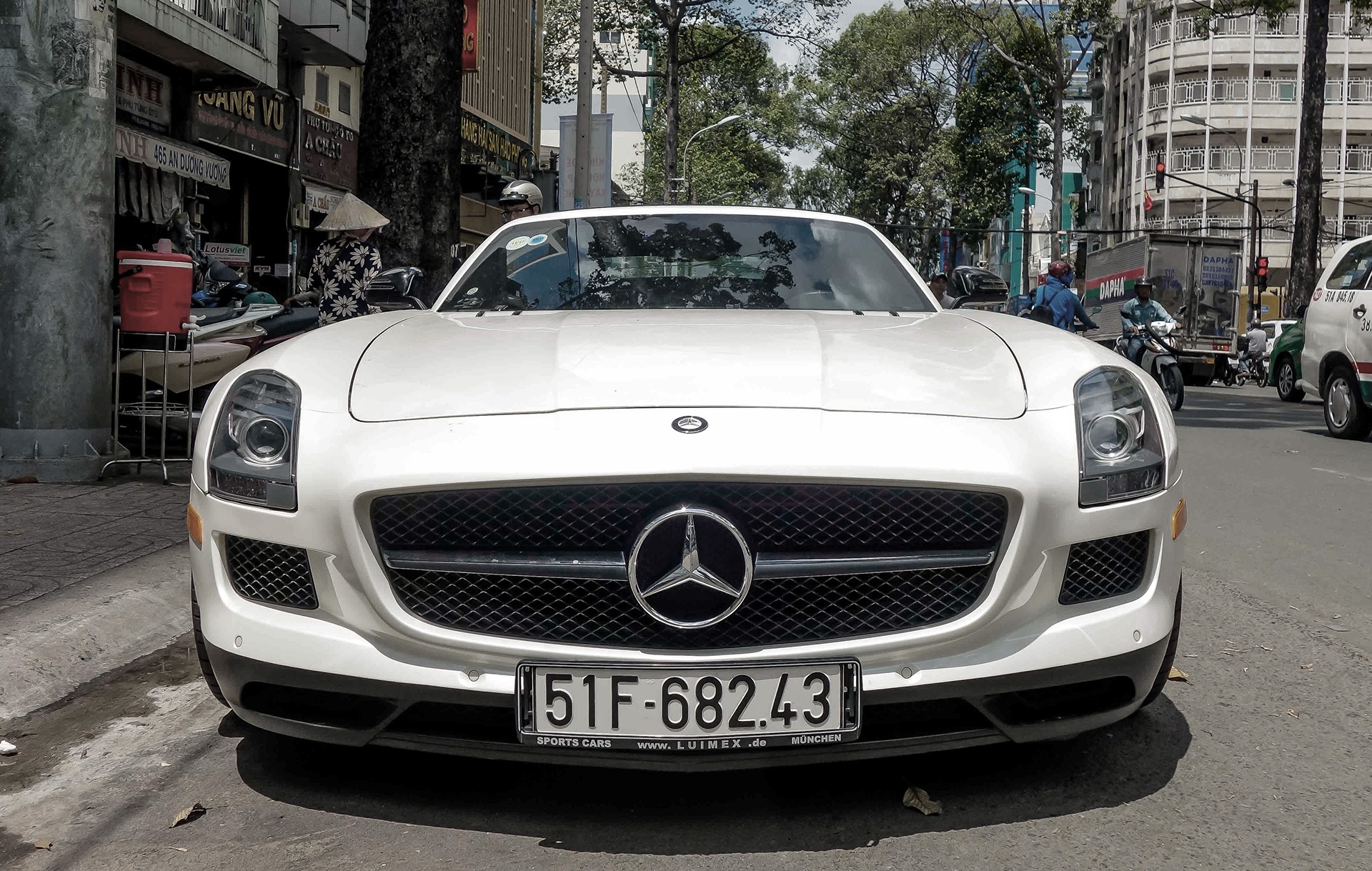 Mercedes SLS cua dai gia Trung Nguyen anh 1
