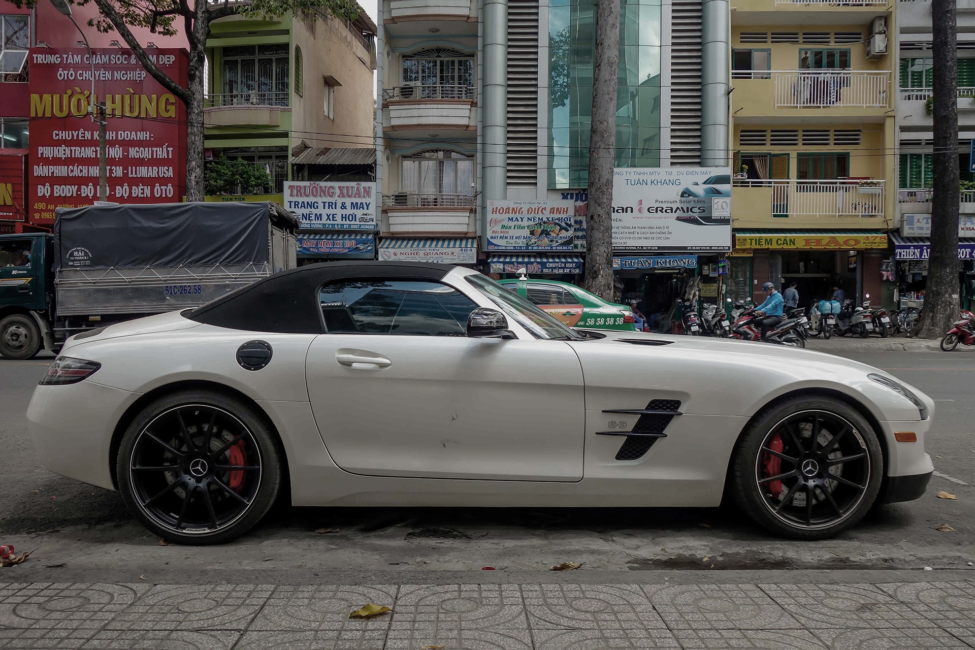 Mercedes SLS cua dai gia Trung Nguyen anh 2