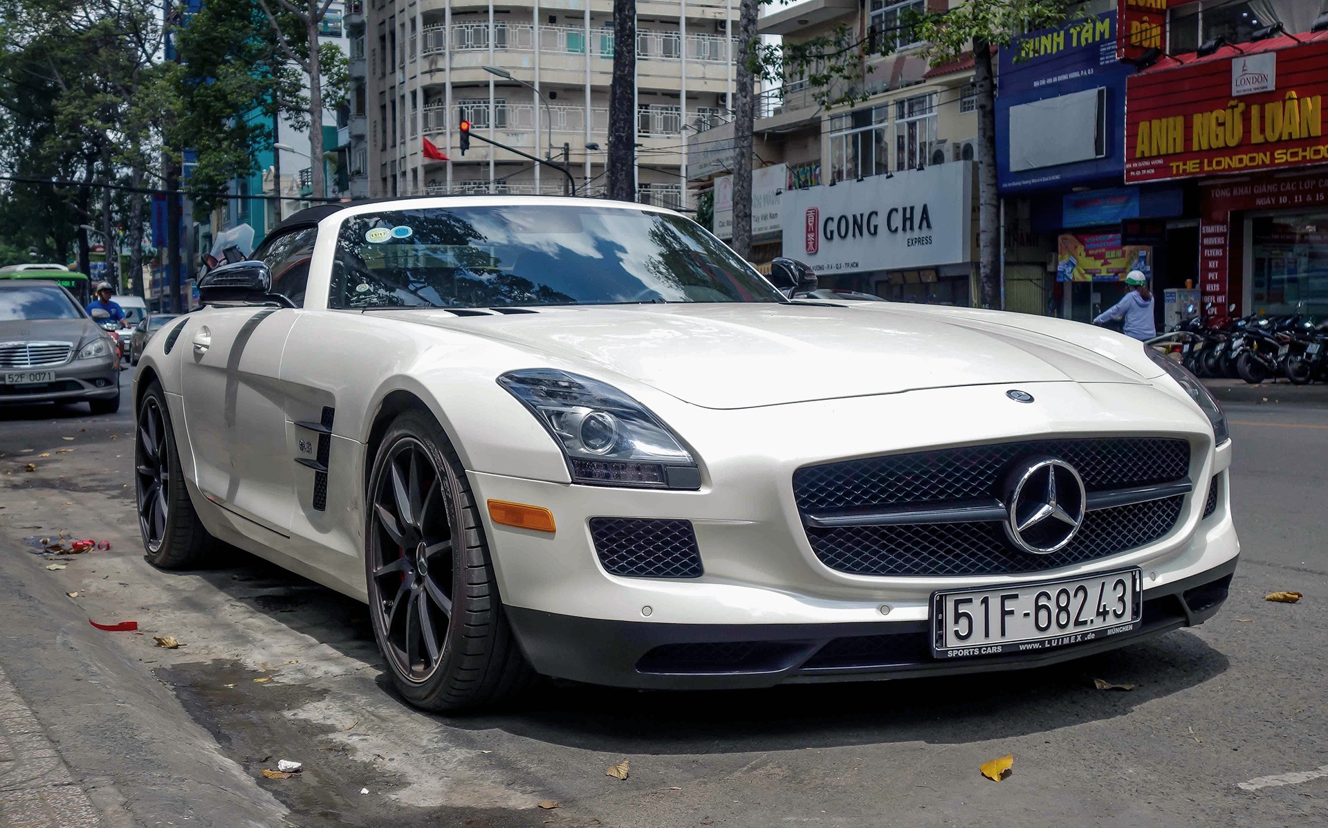 Mercedes SLS cua dai gia Trung Nguyen anh 4
