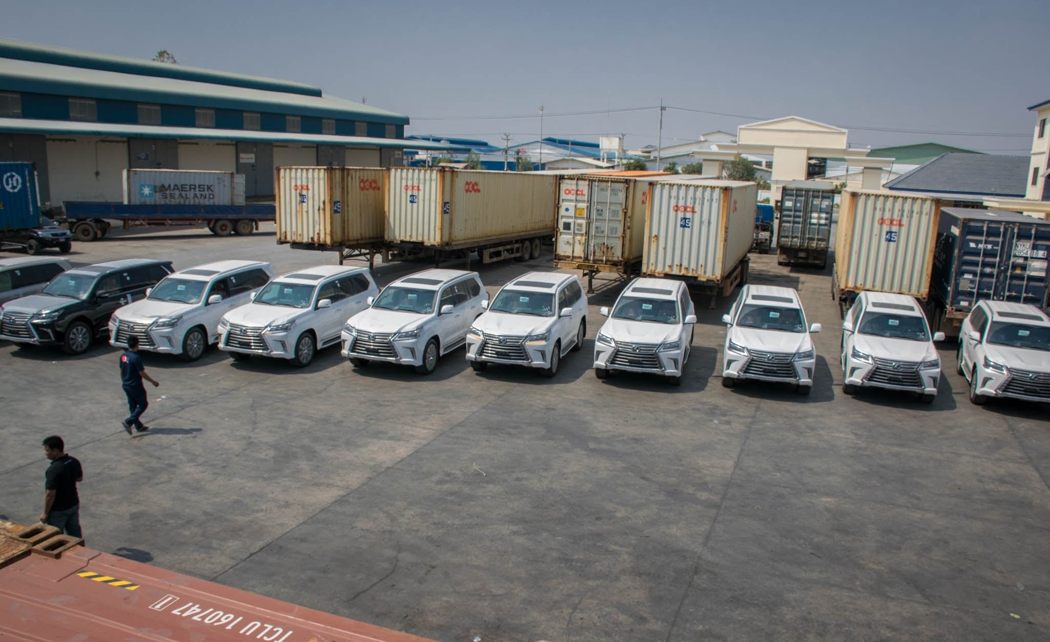 xe Lexus tai Campuchia anh 3