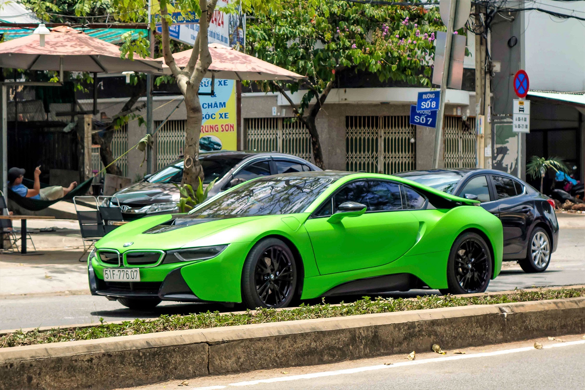 BMW i8 mau xanh xuat hien o Sai Gon hinh anh