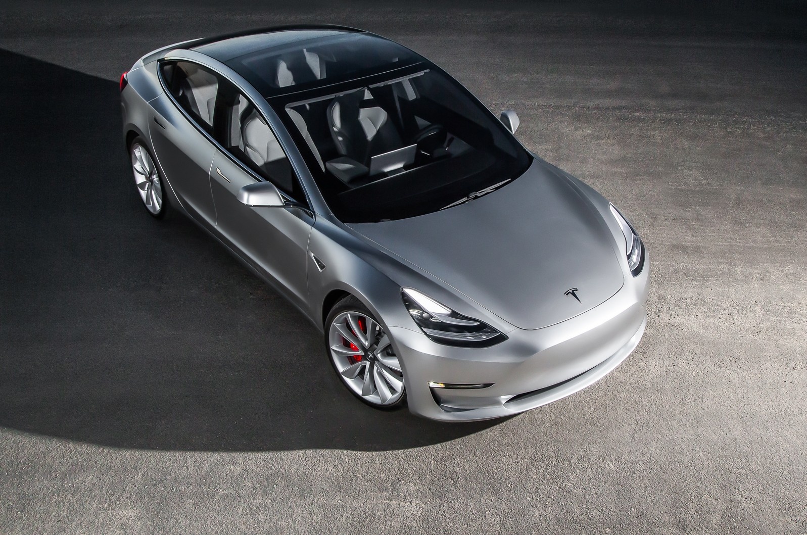 Tesla vuot GM va Ford, tro thanh cong ty oto lon nhat cua My hinh anh